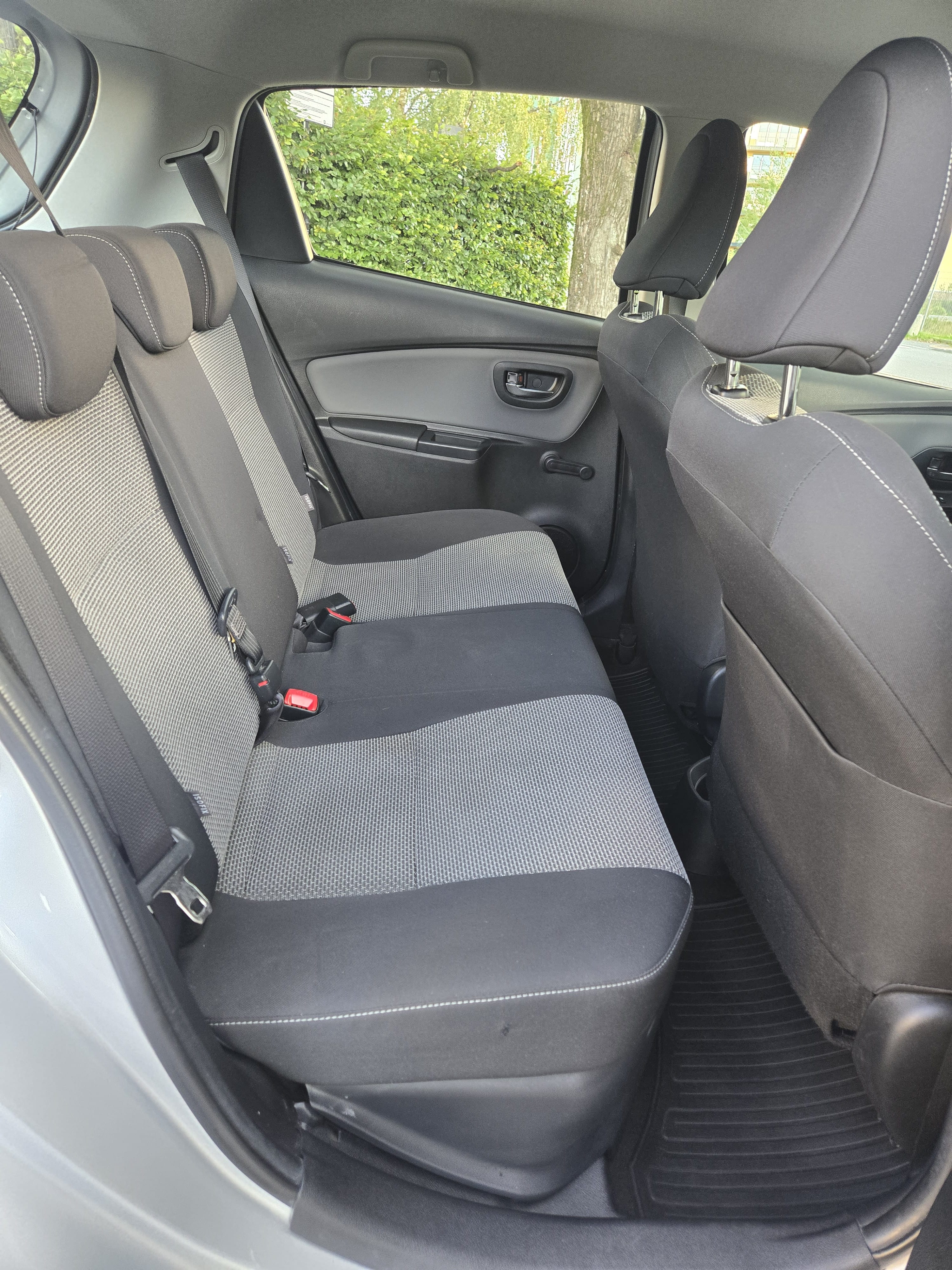 Toyota Yaris Hybrid 1,5 Bensin, Automat inkl. BEBOERKORT SONE parkering med Lydinngang