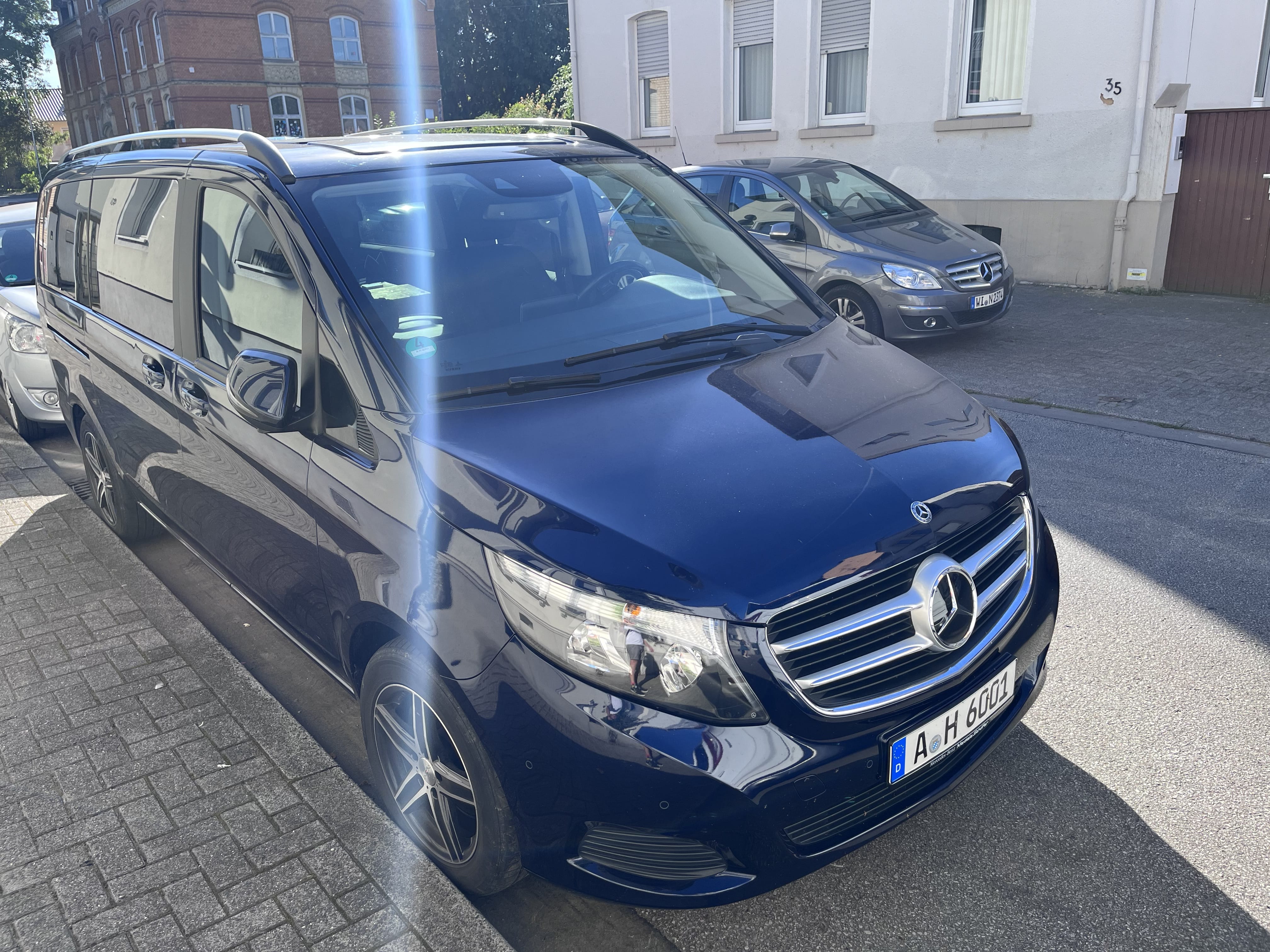 Mercedes-Benz V-Klasse 220d mit Navigationsgerät
