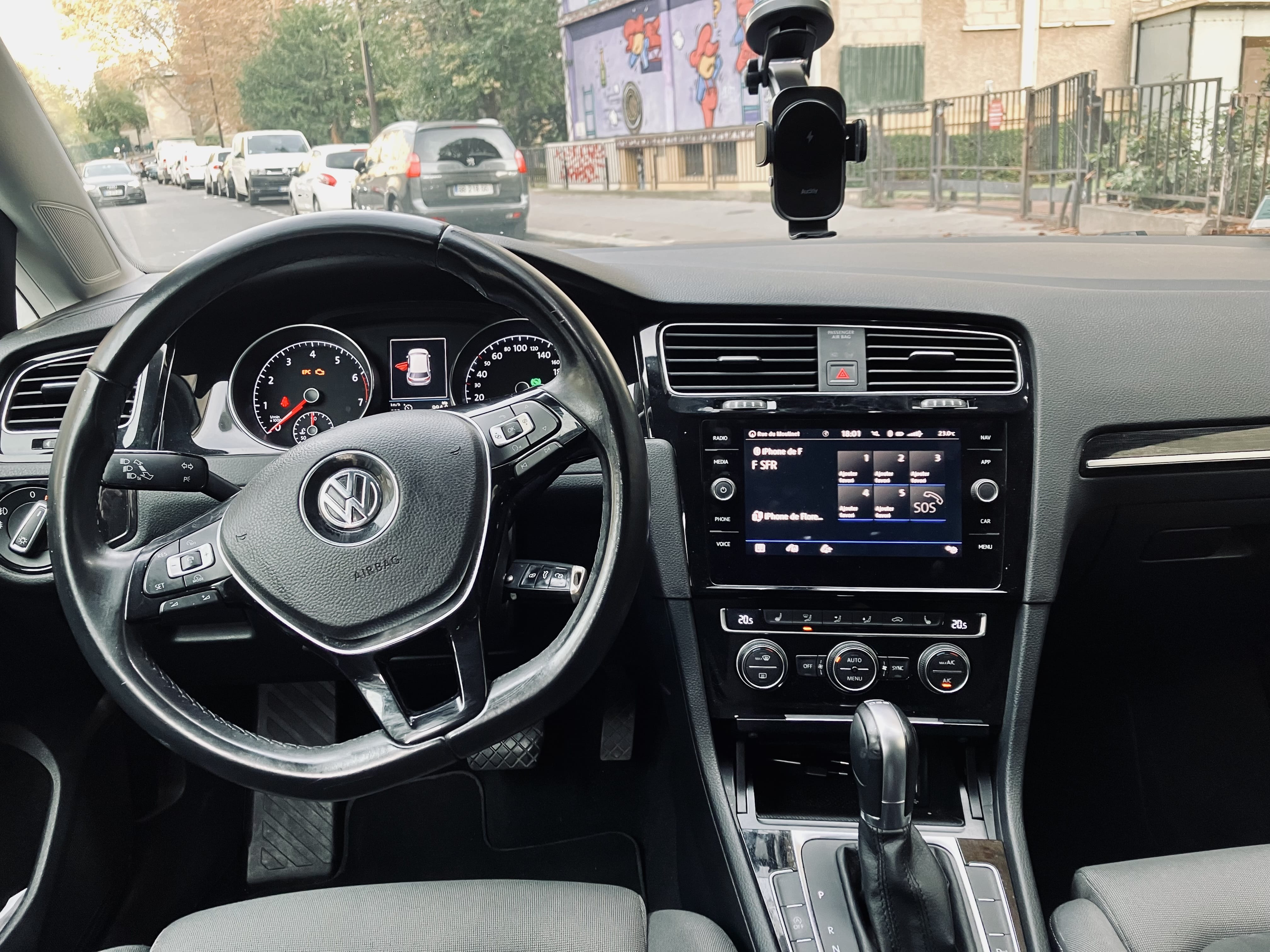 Volkswagen Golf with Baby seat