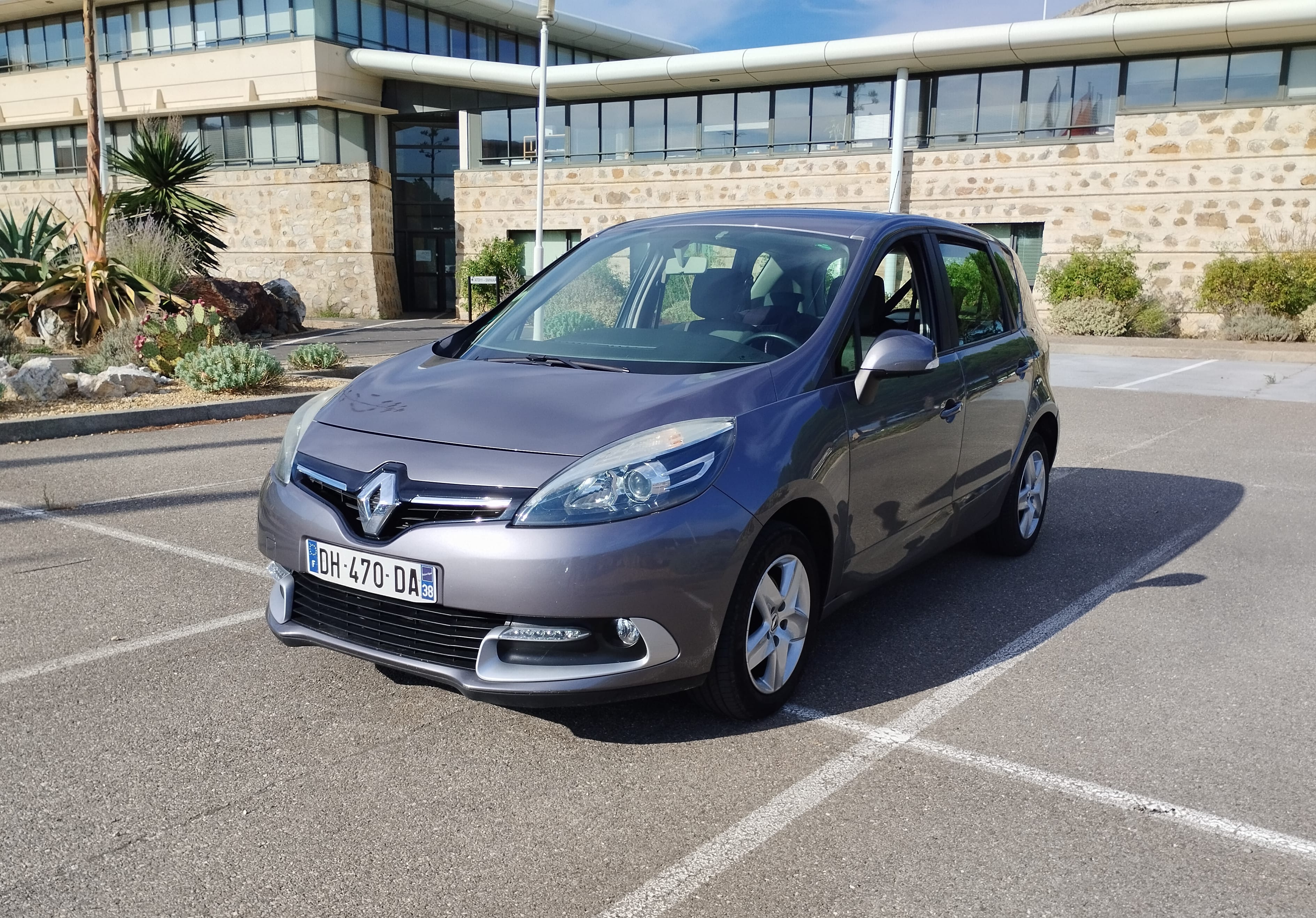 Renault Scenic 1.5 dci avec Attelage