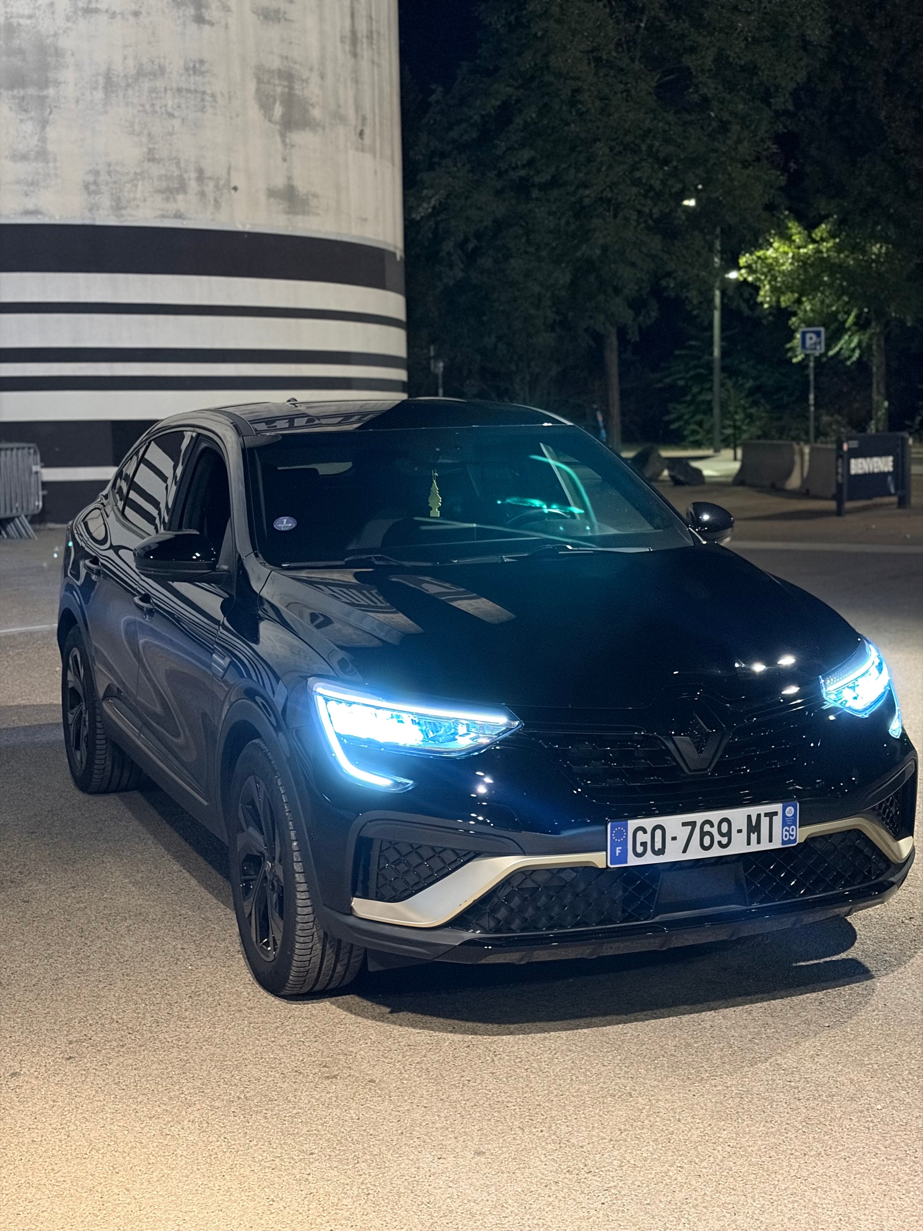 Renault Arkana E-Tech, 2023, Essence 98 / Électrique (hybride), automatique