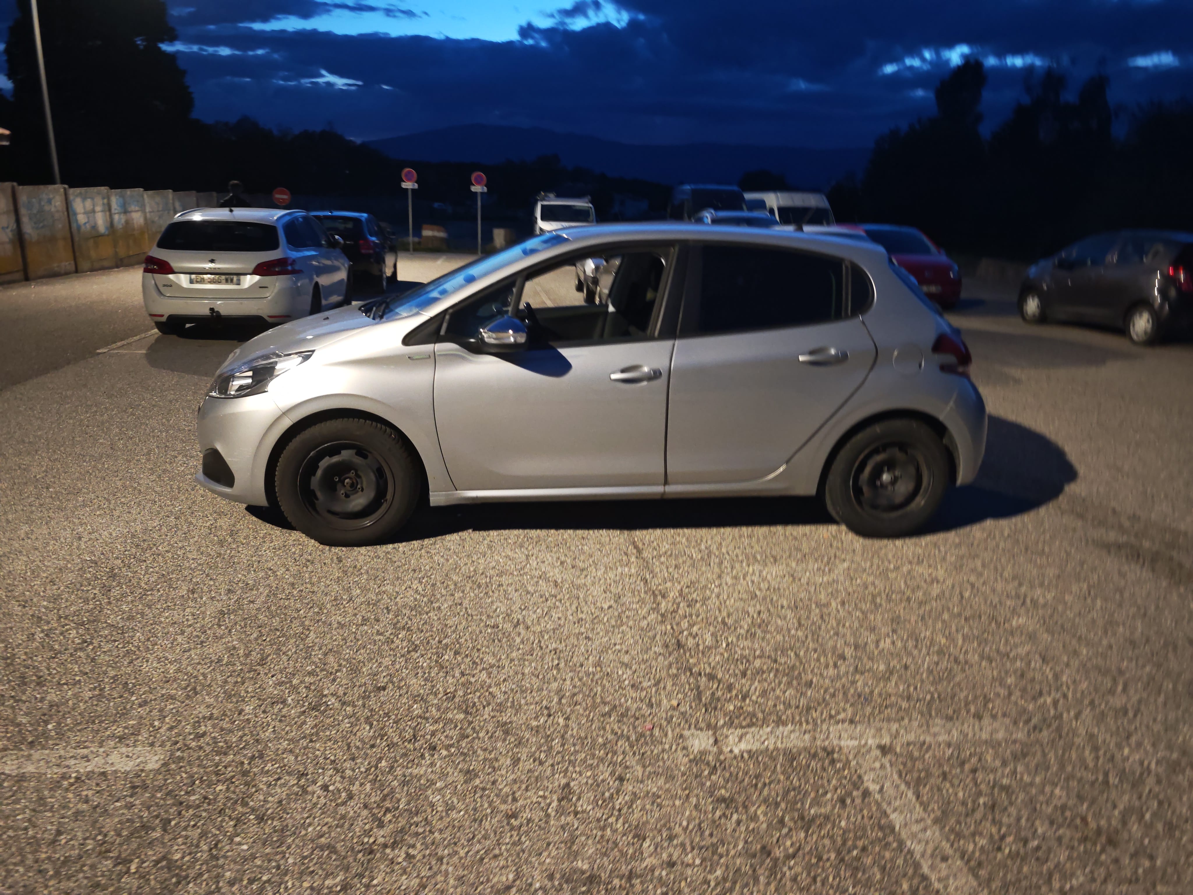 Peugeot 208 avec Climatisation