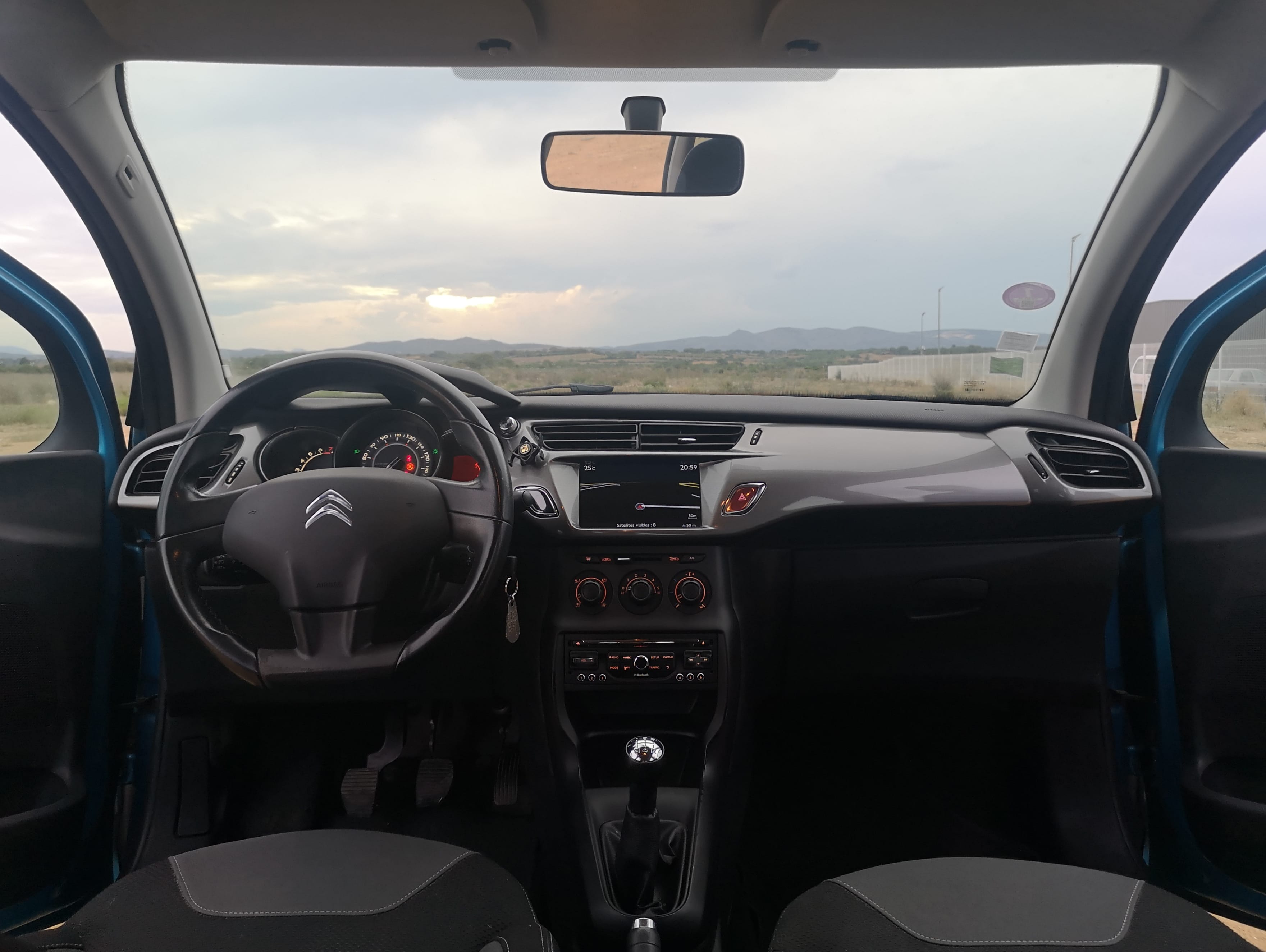 Citroen C3 II (essence)- Clim / bluetooth / GPS avec GPS