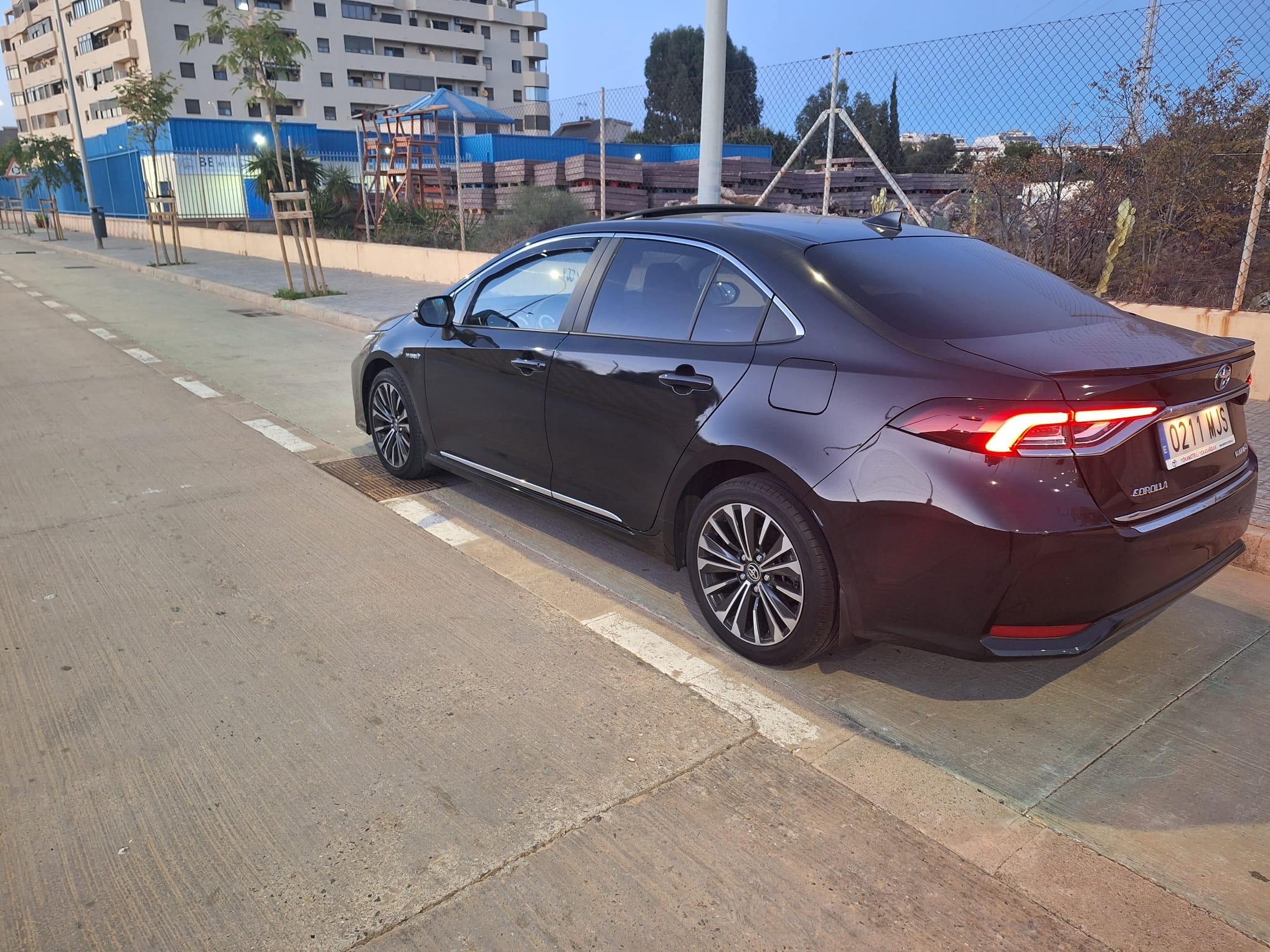 Toyota Corolla Híbrido con Cámara de marcha atrás