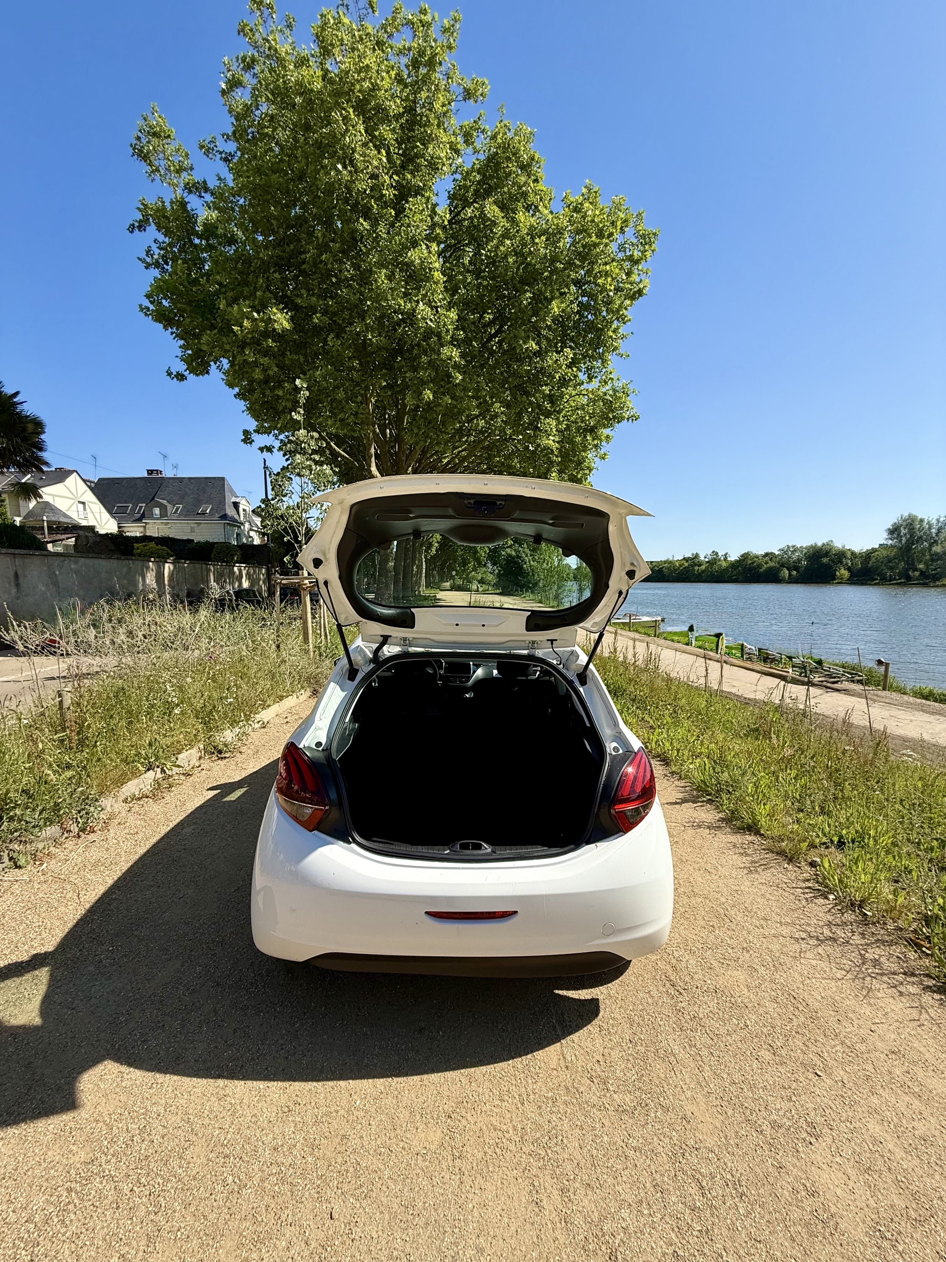 Peugeot 208 avec Apple CarPlay