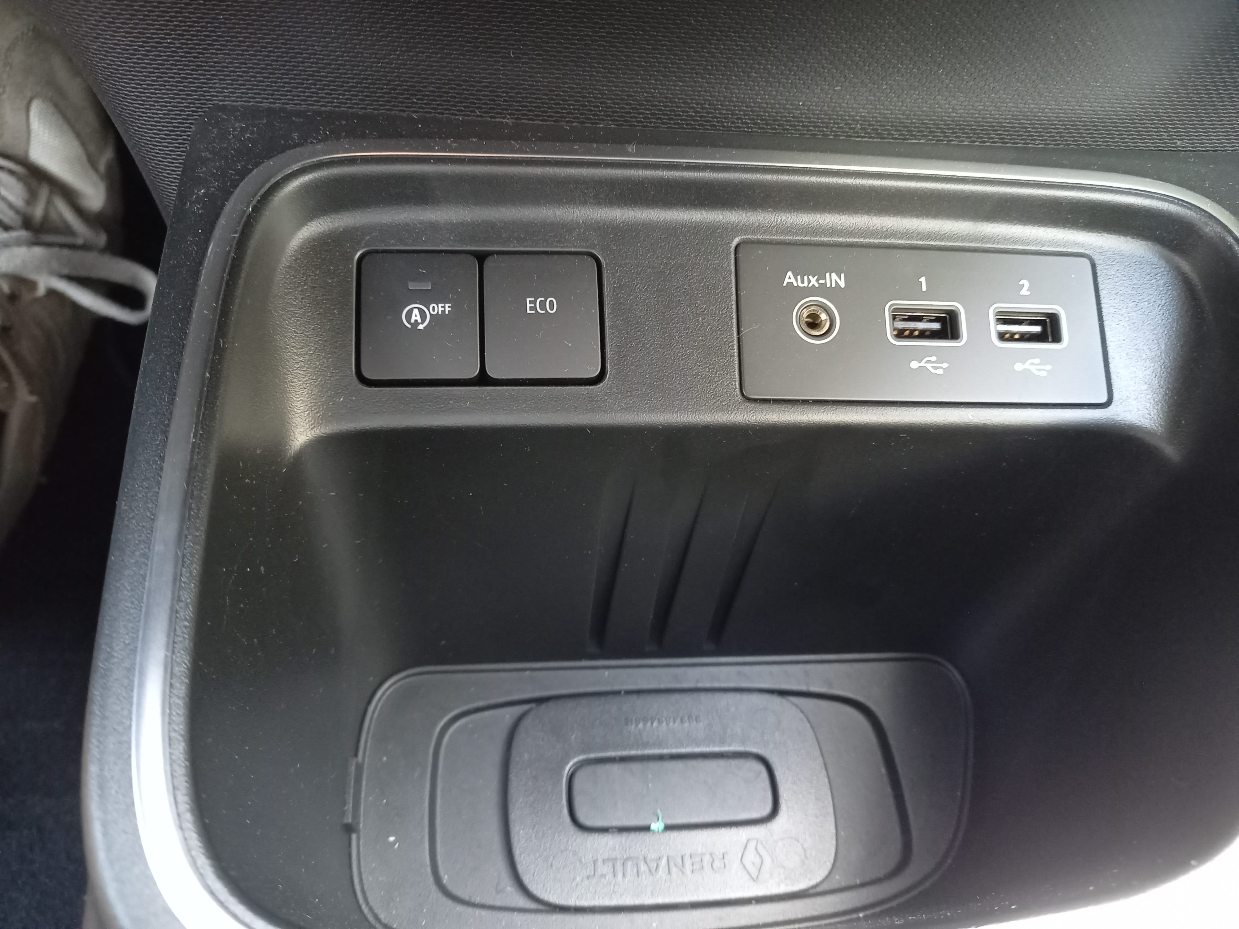 Renault Twingo STA-NI 66 mit Audio-/iPod-Zugang