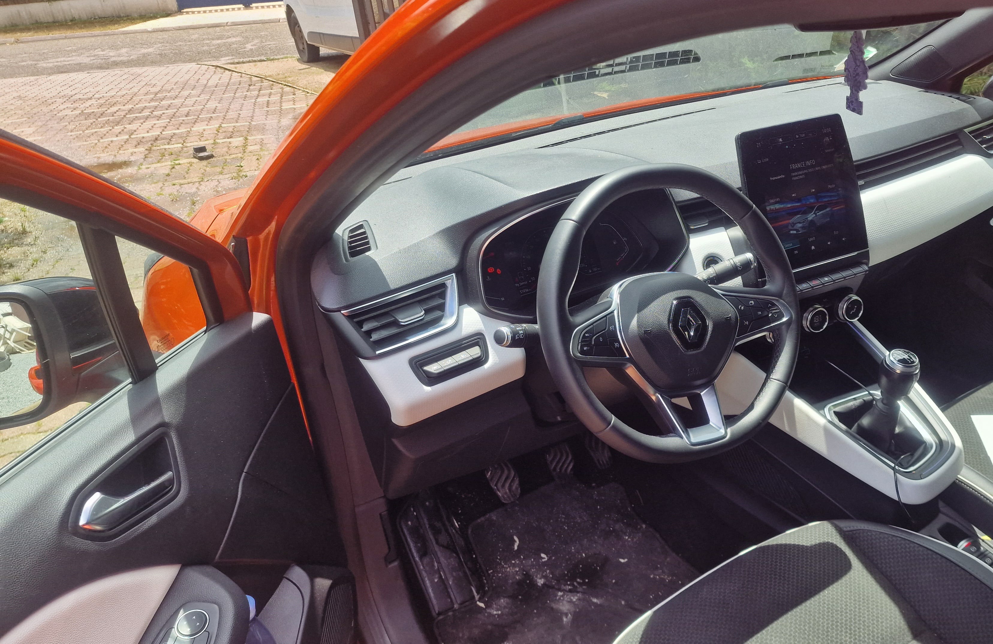 Renault Clio E-tech GA630 avec Entrée audio / iPod