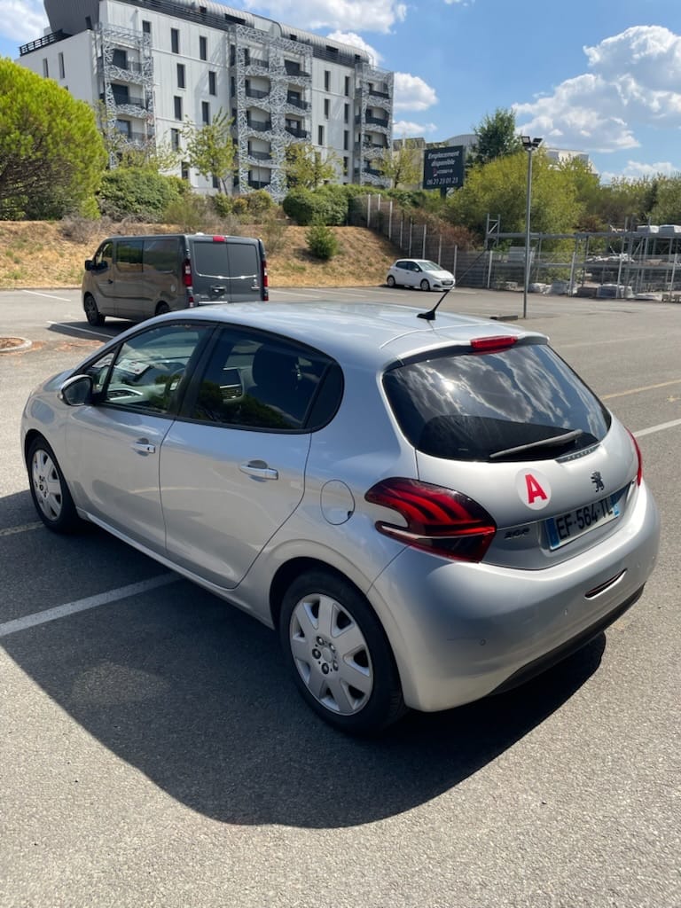 Peugeot 208 avec Régulateur de vitesse