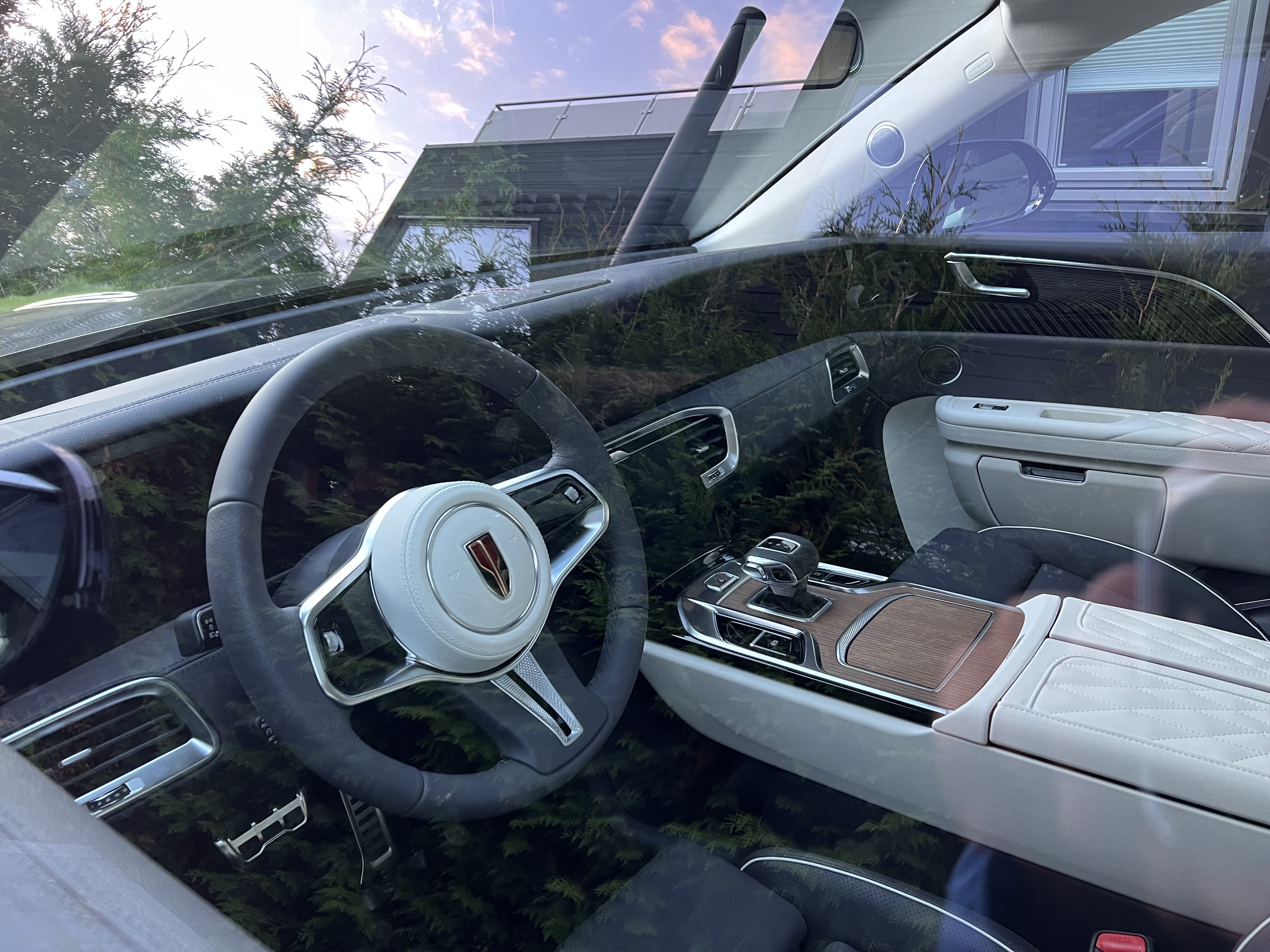 Hongqi E-HS9 med Cruisekontroll