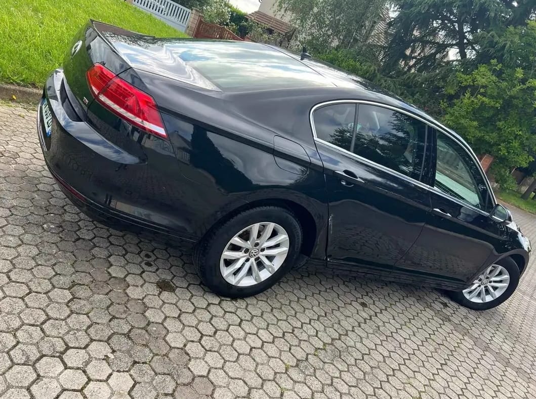 Volkswagen Passat with Air conditioning