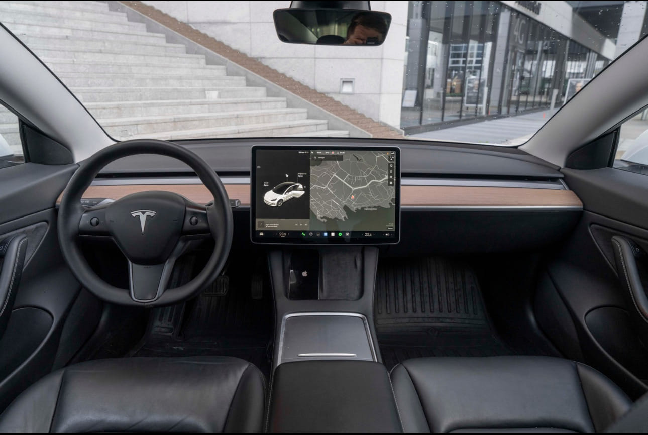 Tesla Model 3 Long Range med Cruisekontroll