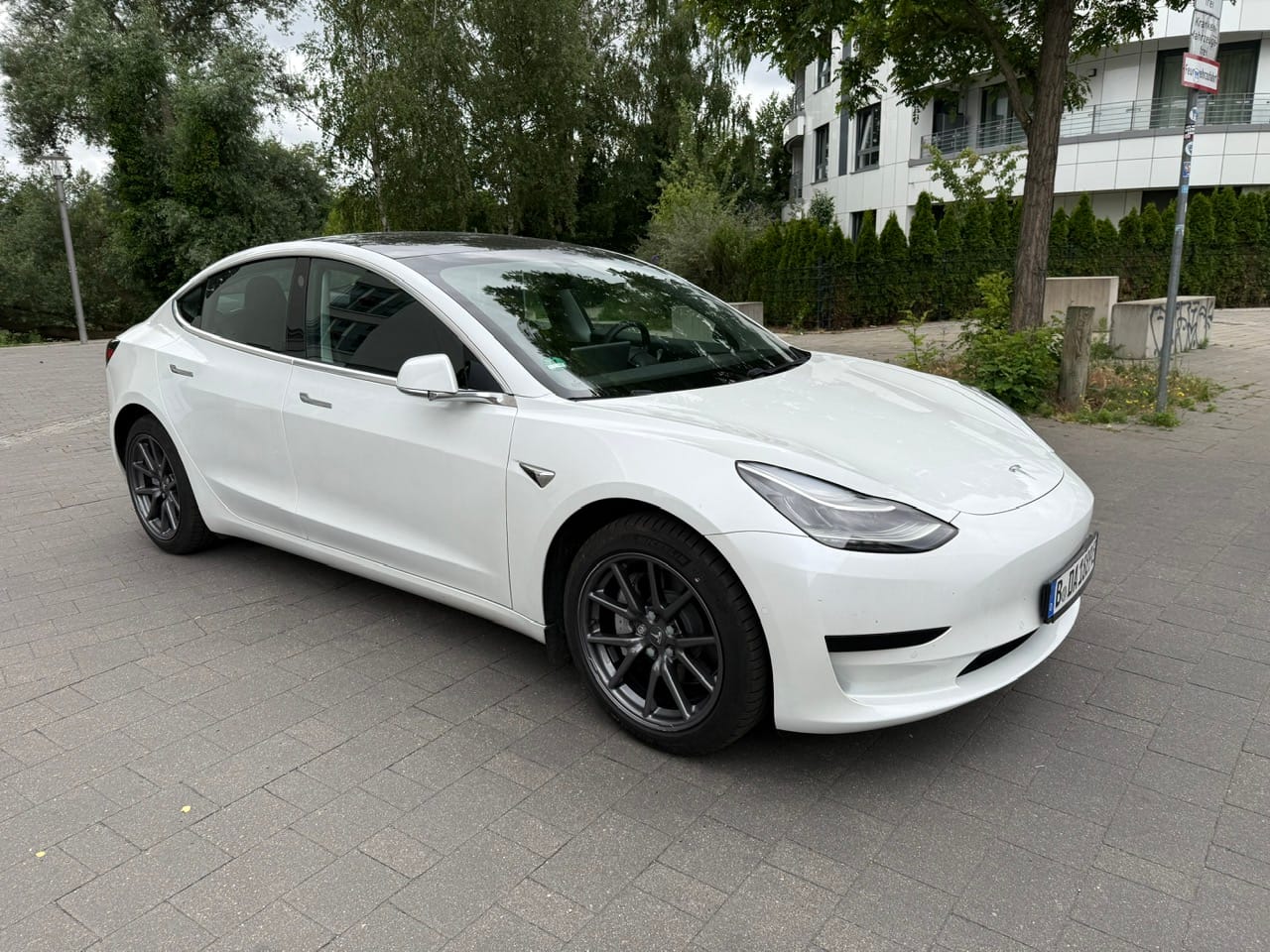 Tesla Model 3 Standard Range Plus mit Klimaanlage