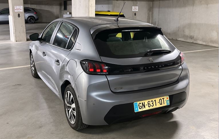 Peugeot 208 avec GPS