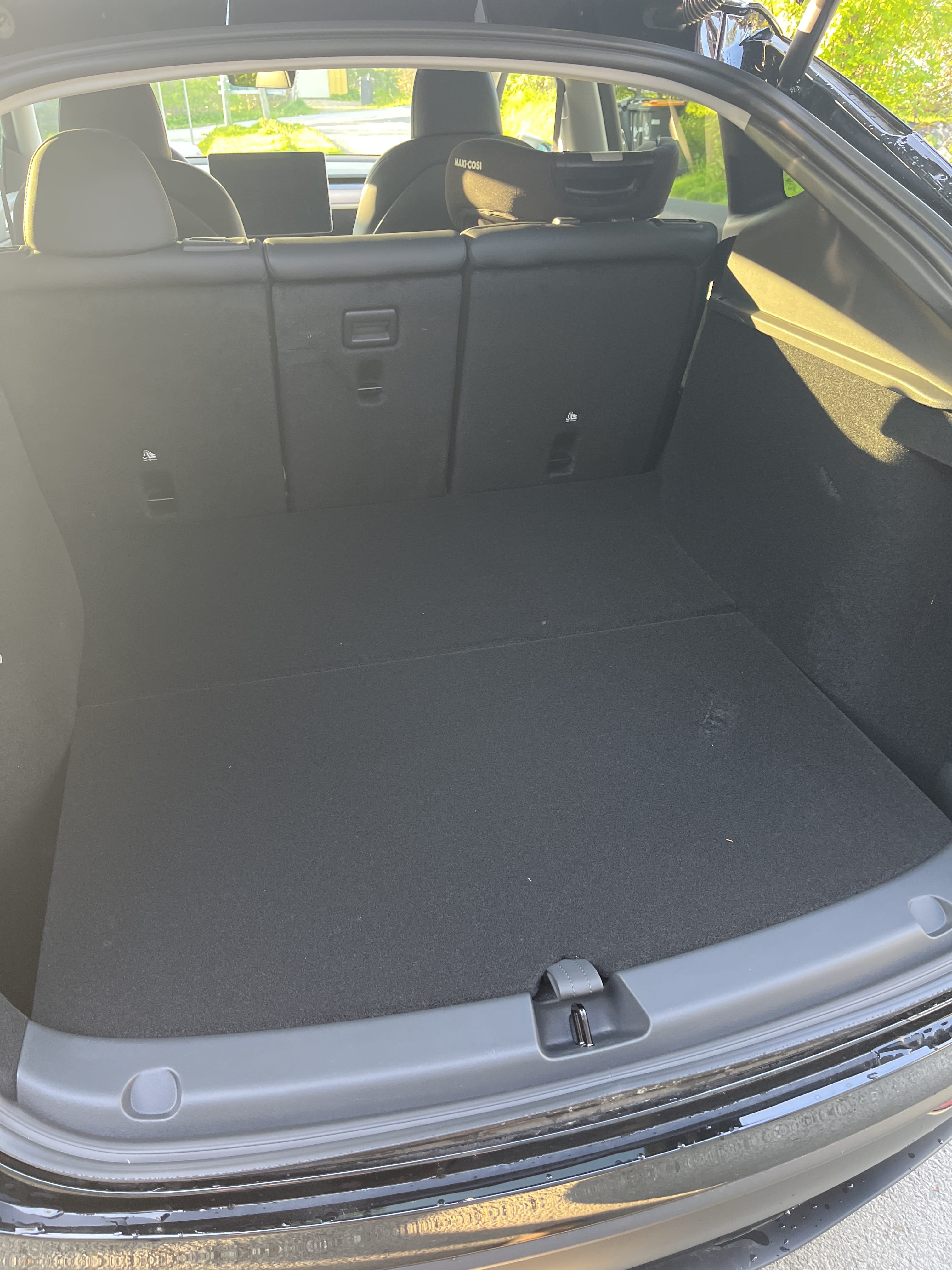 Tesla Model Y med Bluetooth audio