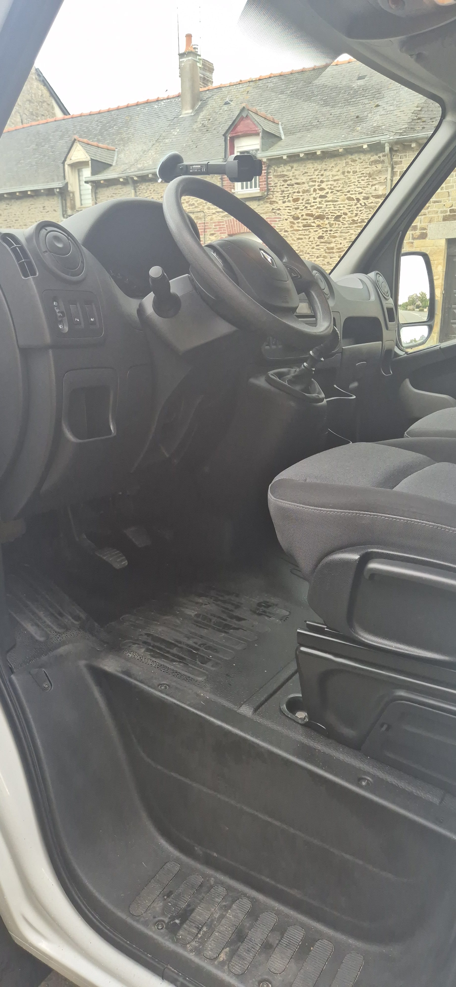 Renault Master 2 l hdi avec Attelage