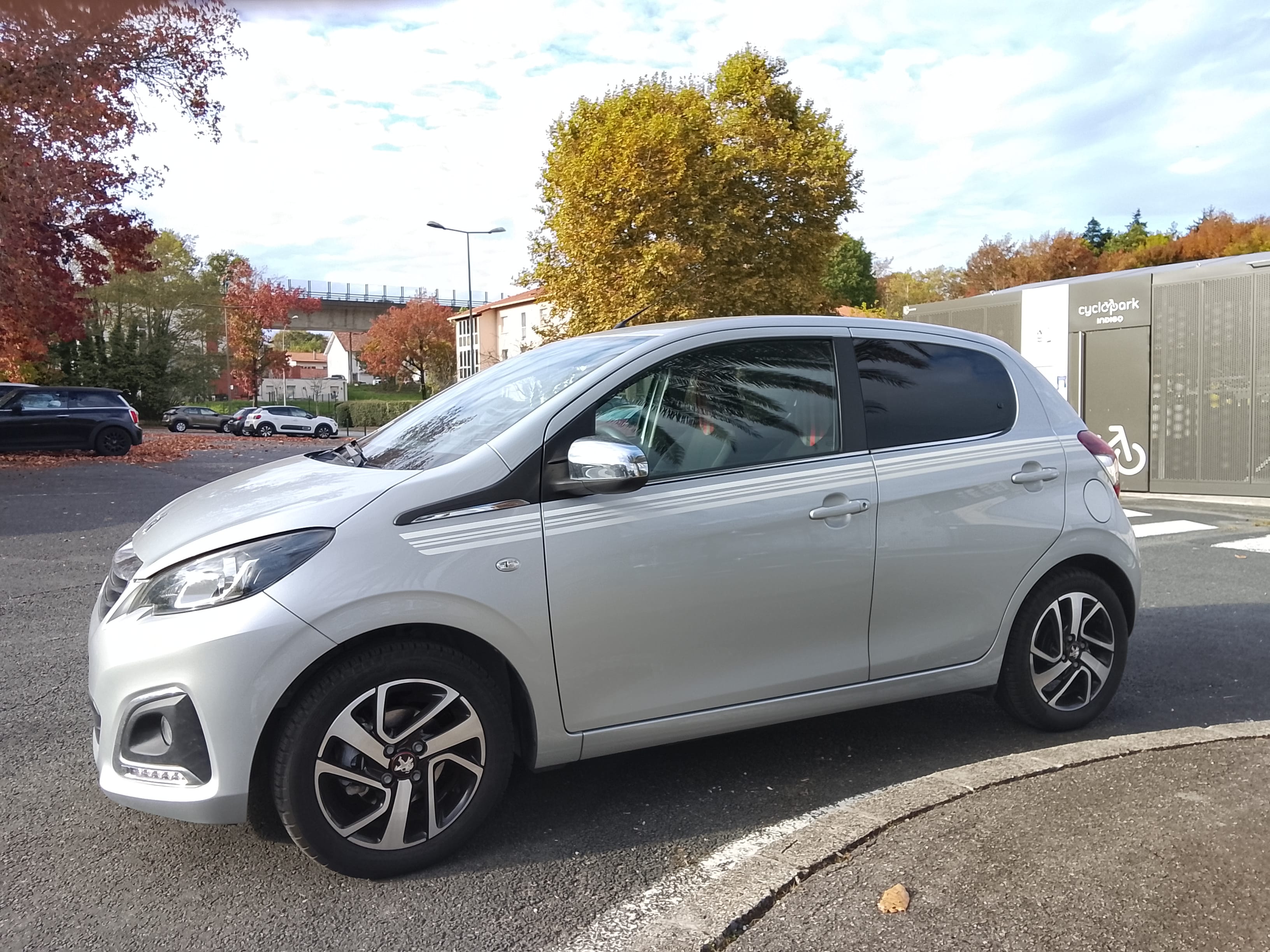 Peugeot 108 COLLECTION GRISE CLAIRE, 2020, Essence 95
