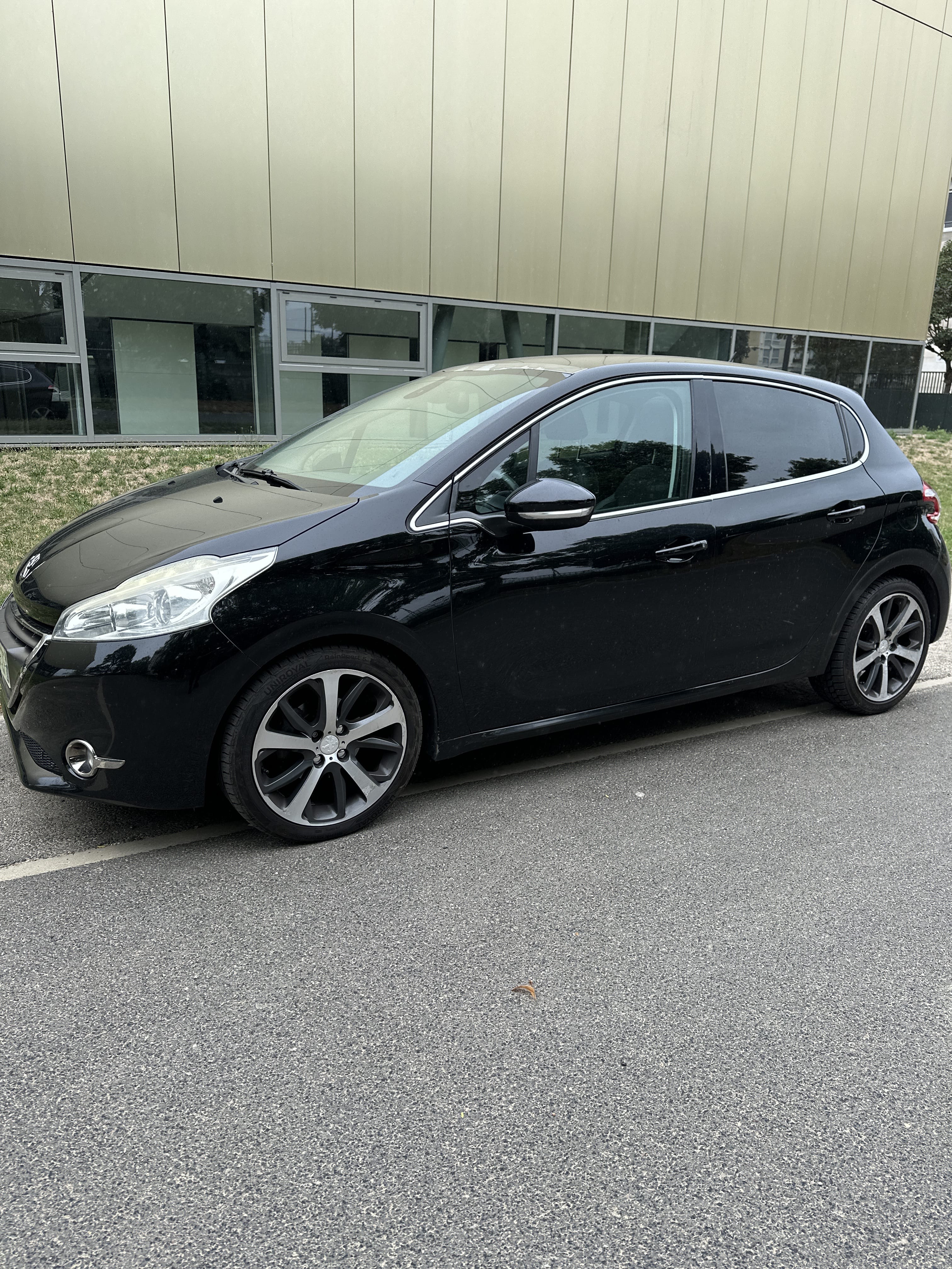 Peugeot 208 FÉLINE TOIT PANORAMIQUE avec Climatisation