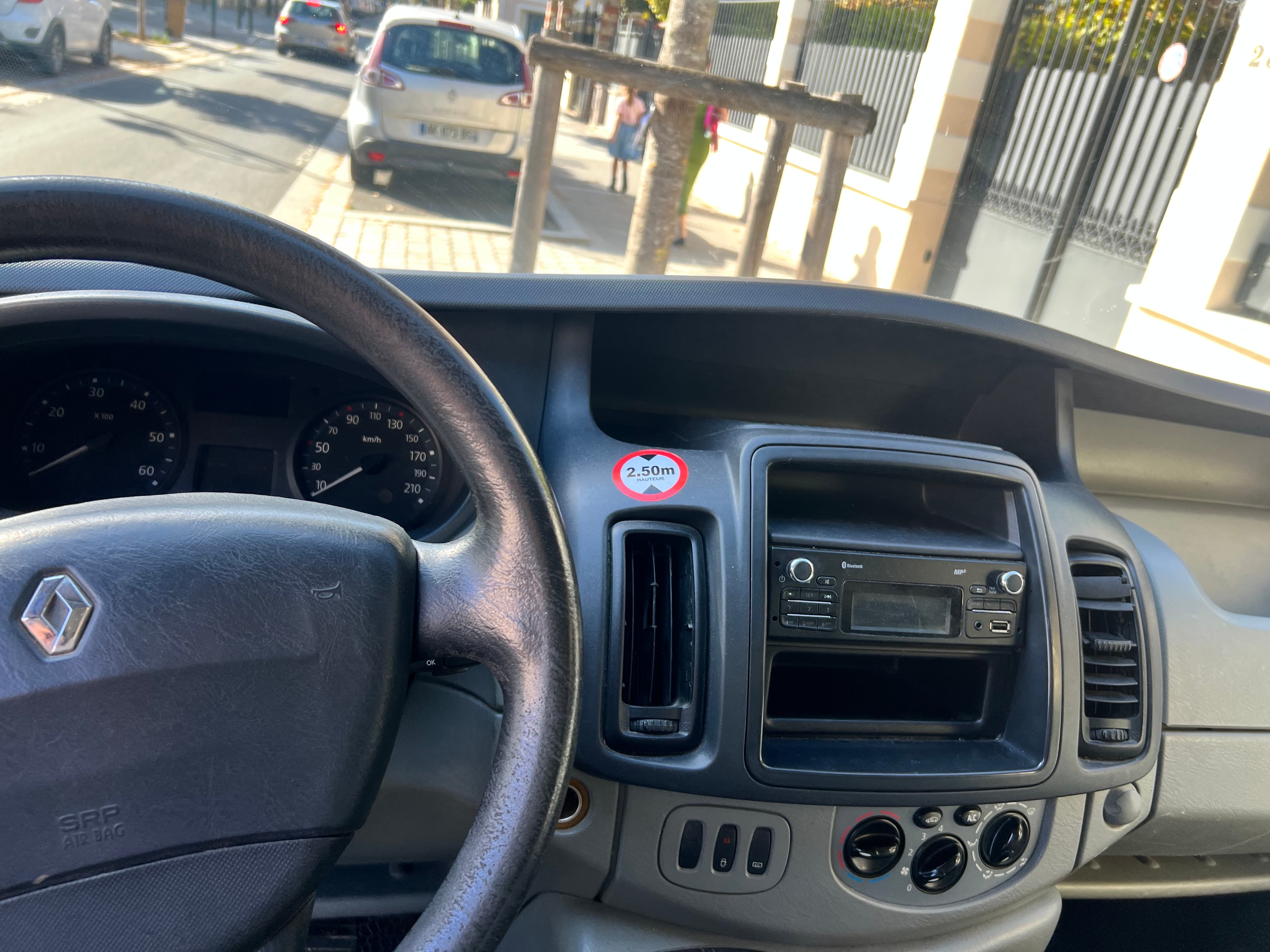 Renault Trafic DCI 9 m3 - Clim - Bluetooth - Radars - Diable avec Entrée audio / iPod