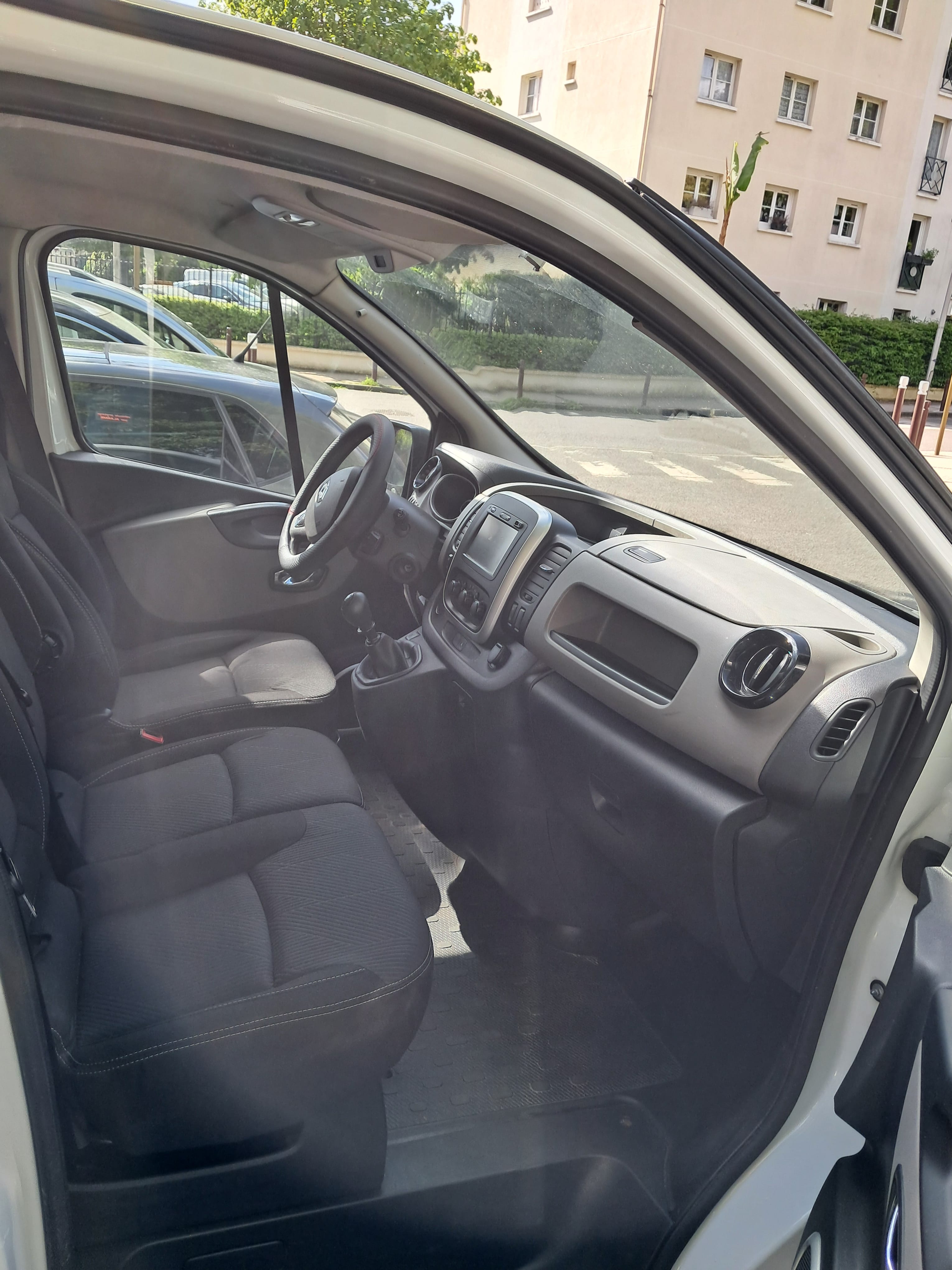 Renault Trafic avec Coffre de toit