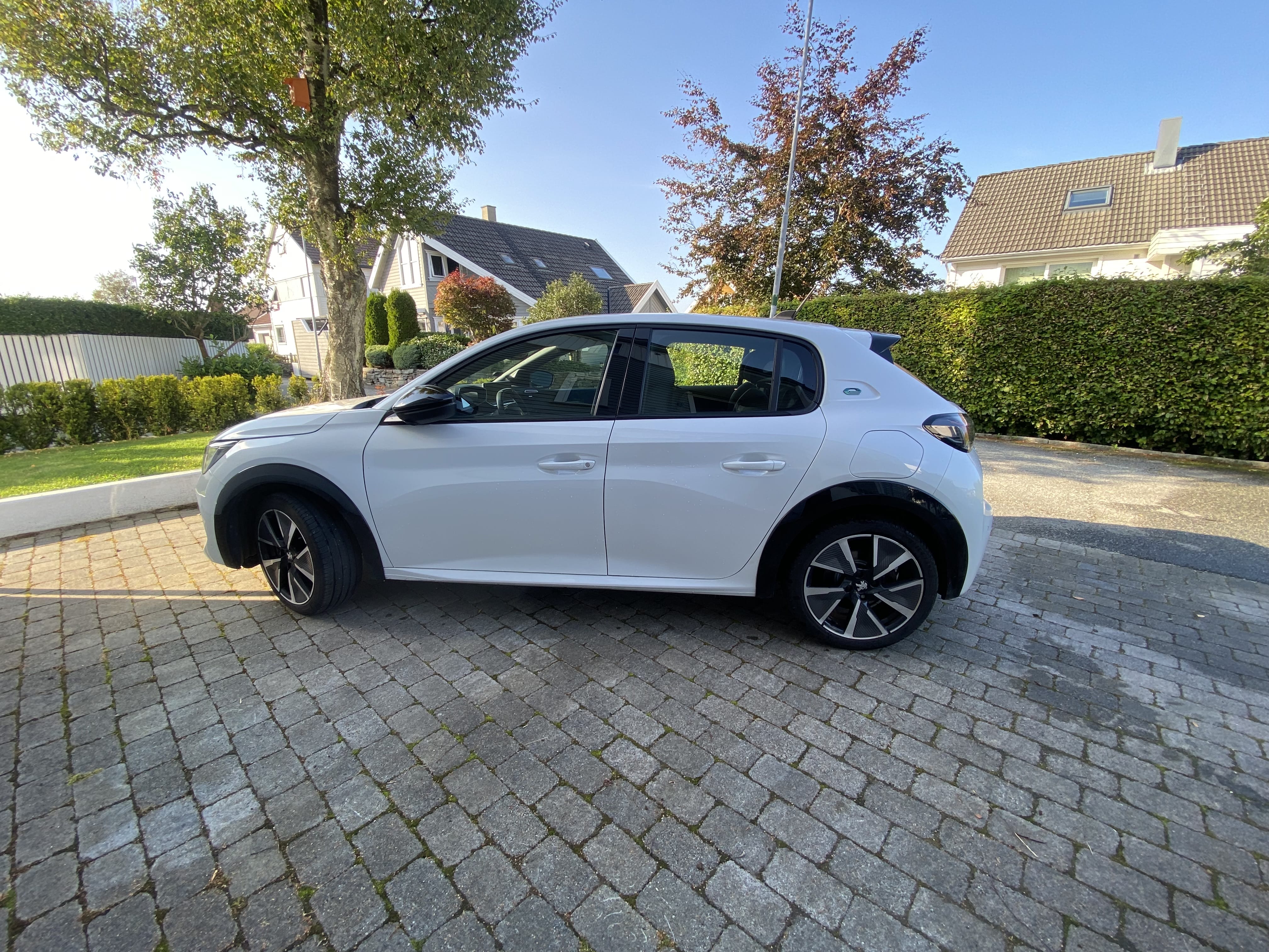 Peugeot e-208 Style with Air conditioning
