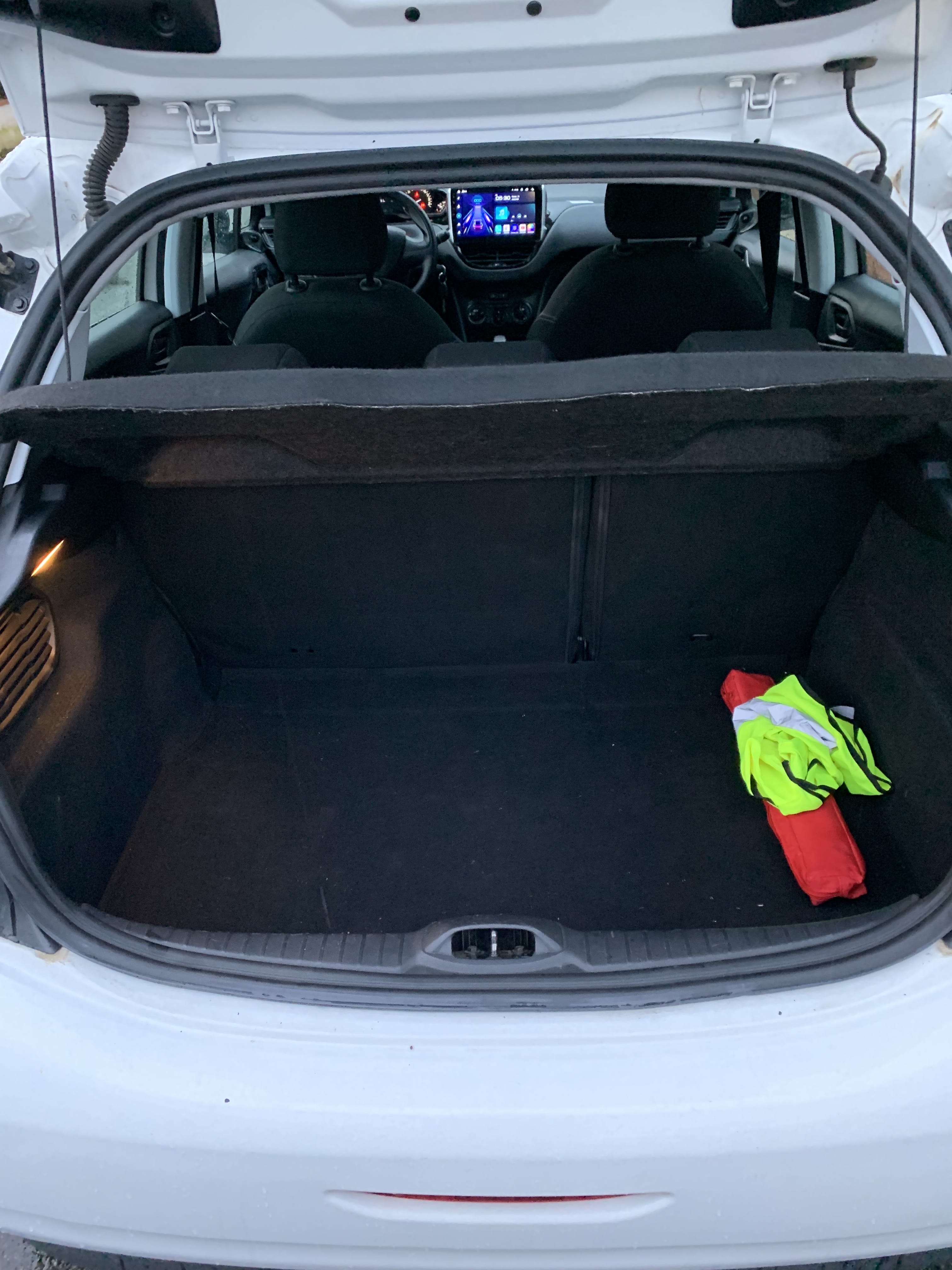 Peugeot 208 avec Apple CarPlay