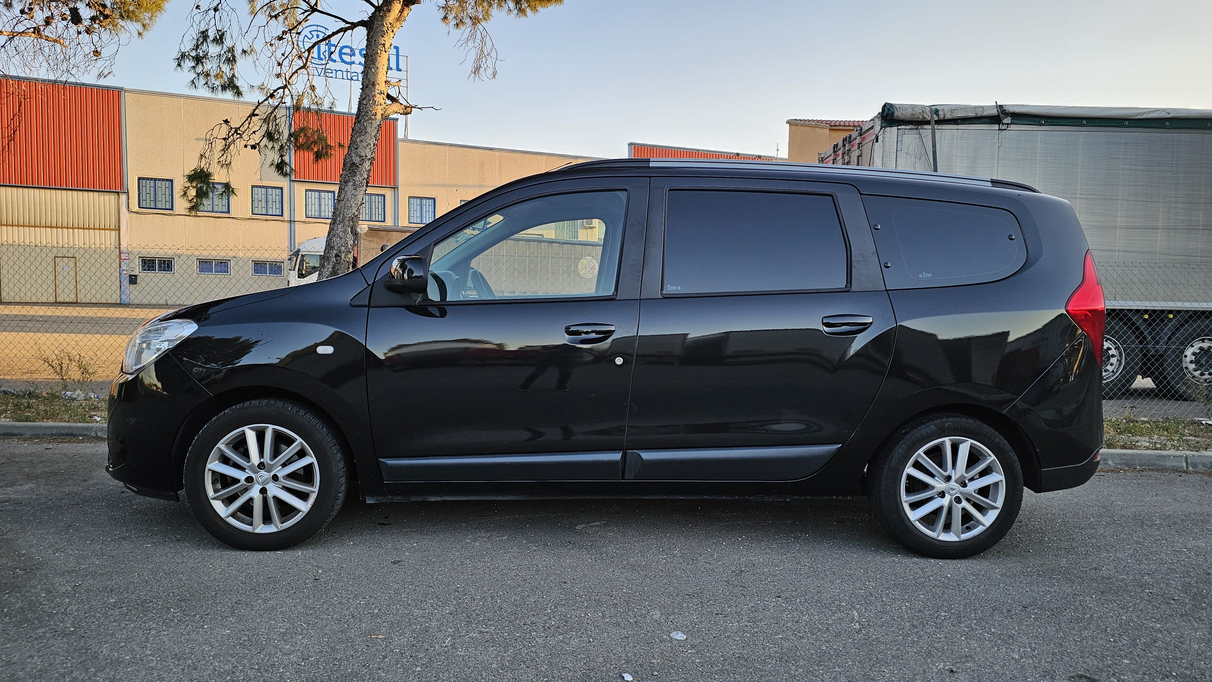 Dacia Lodgy 7 Plazas JYR con Aire acondicionado