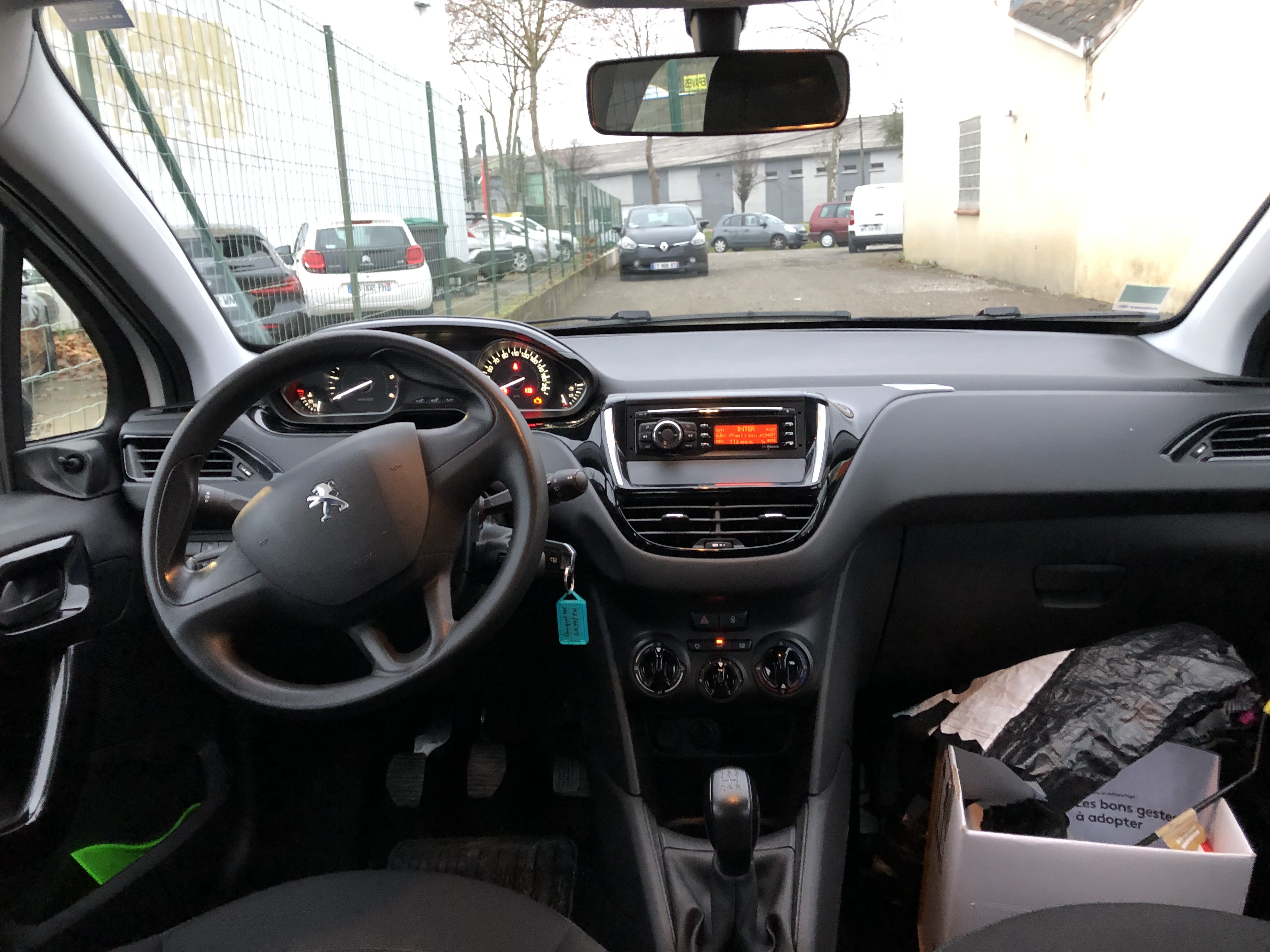 Peugeot 208 Société avec Entrée audio / iPod