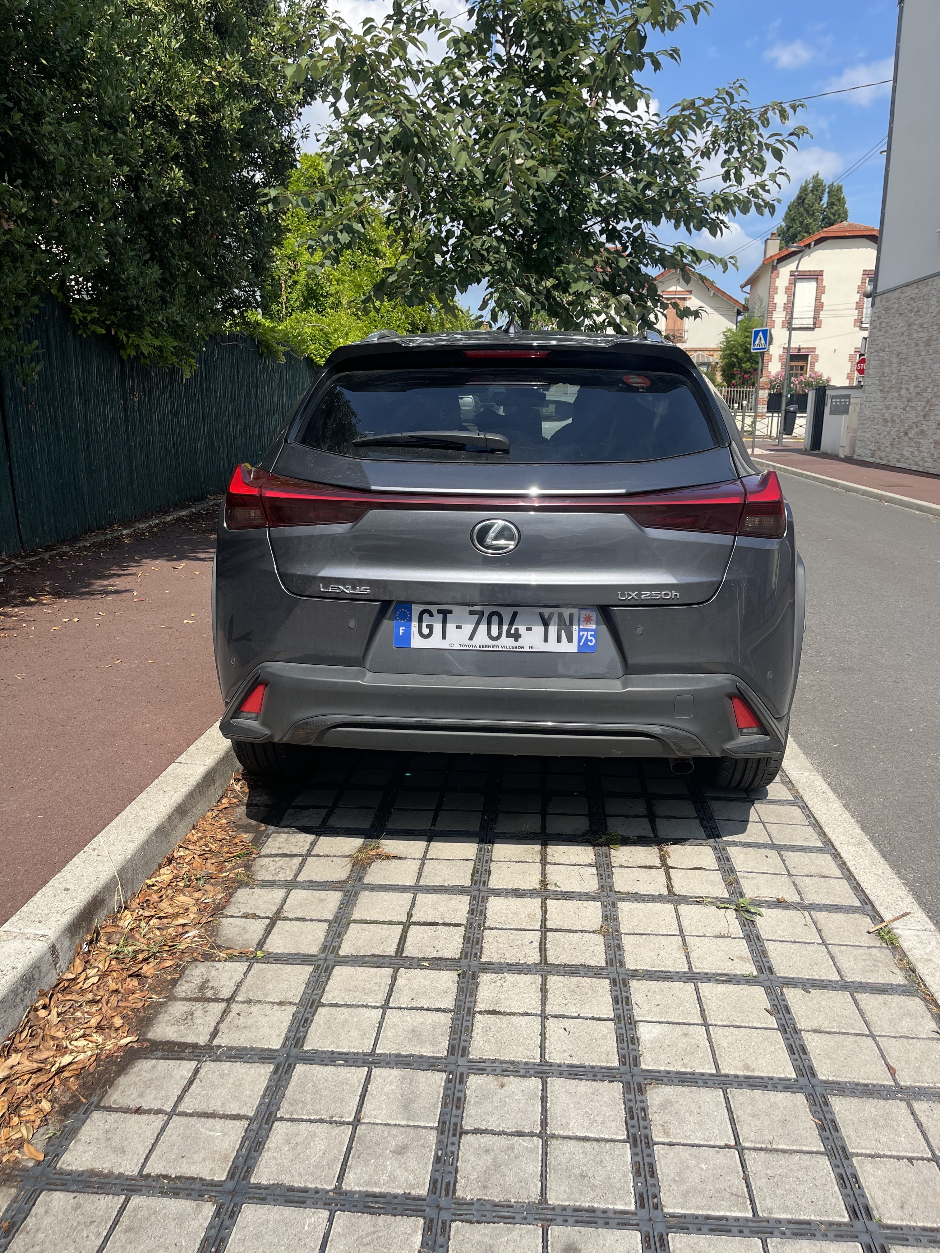 Lexus UX Hybride avec Dashcam