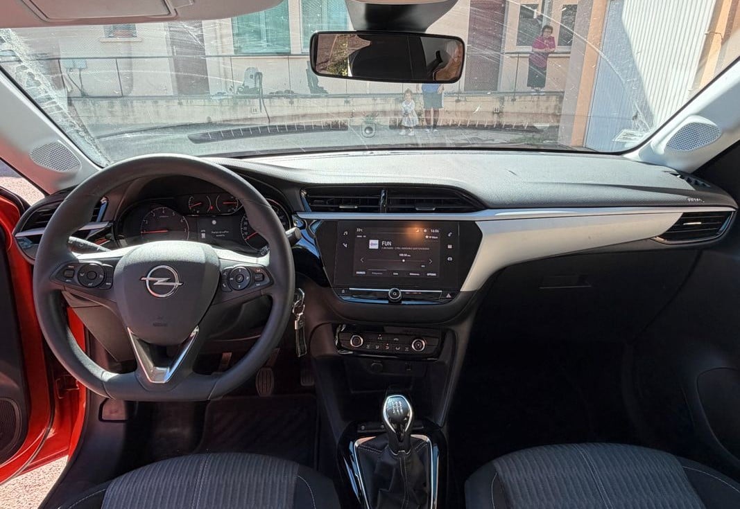 Opel Corsa avec Caméra de recul