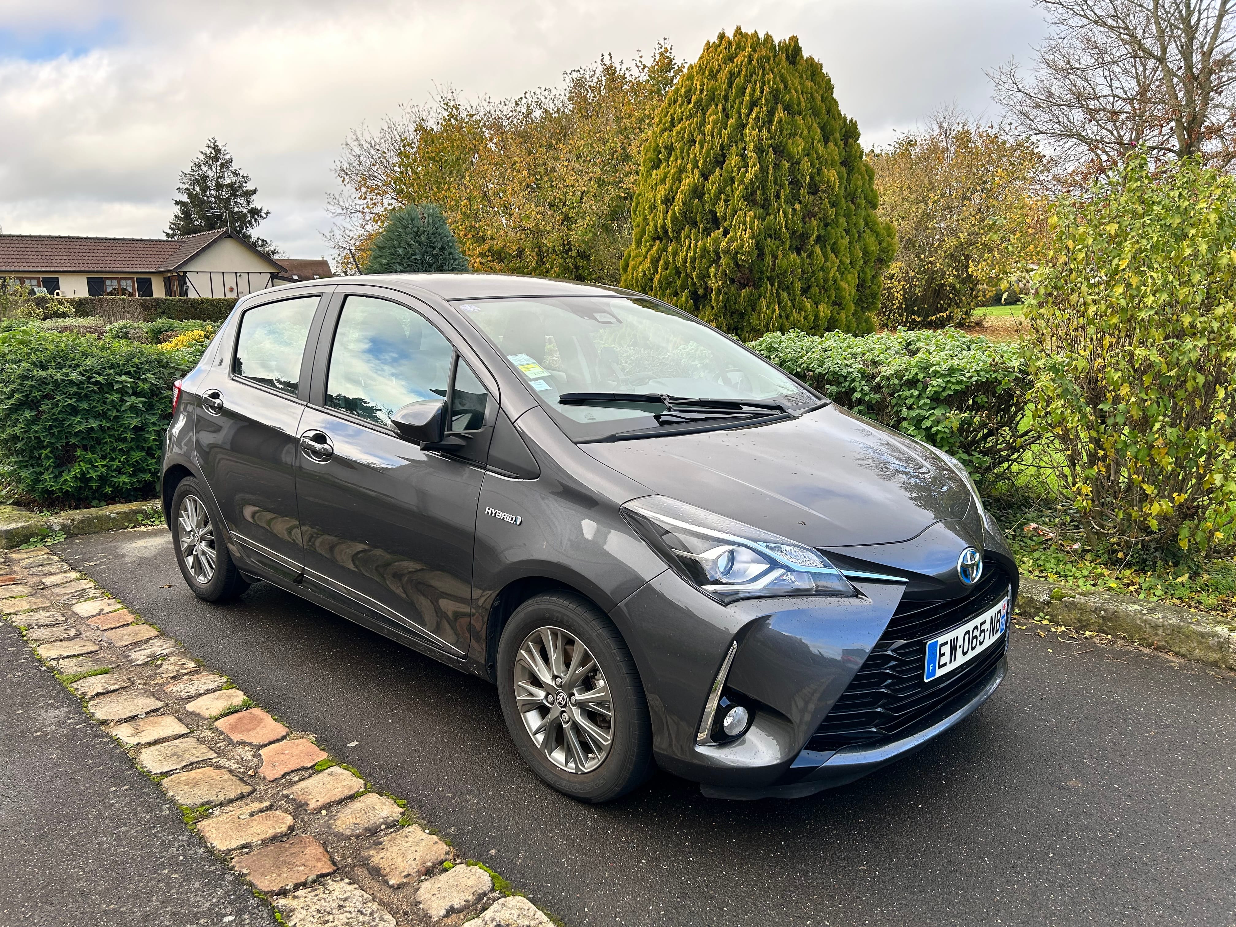 Toyota Yaris Hybride 3 CV, 2018, Essence 95 / Électrique (hybride), automatique