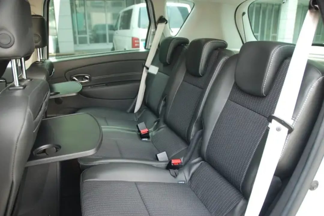 Renault Scenic (Sir Grey)