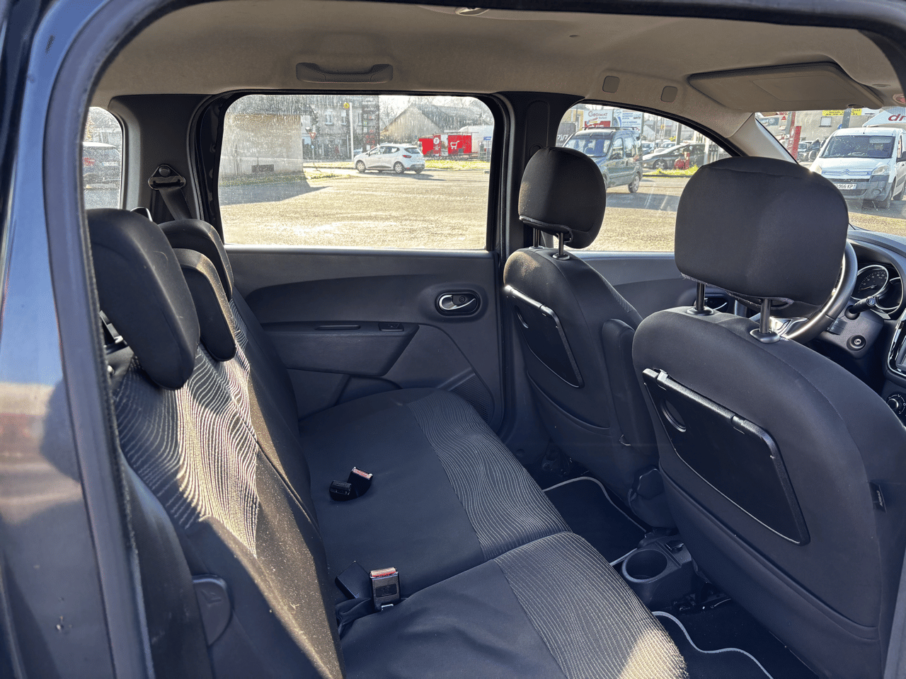 Dacia Lodgy med Lydinngang