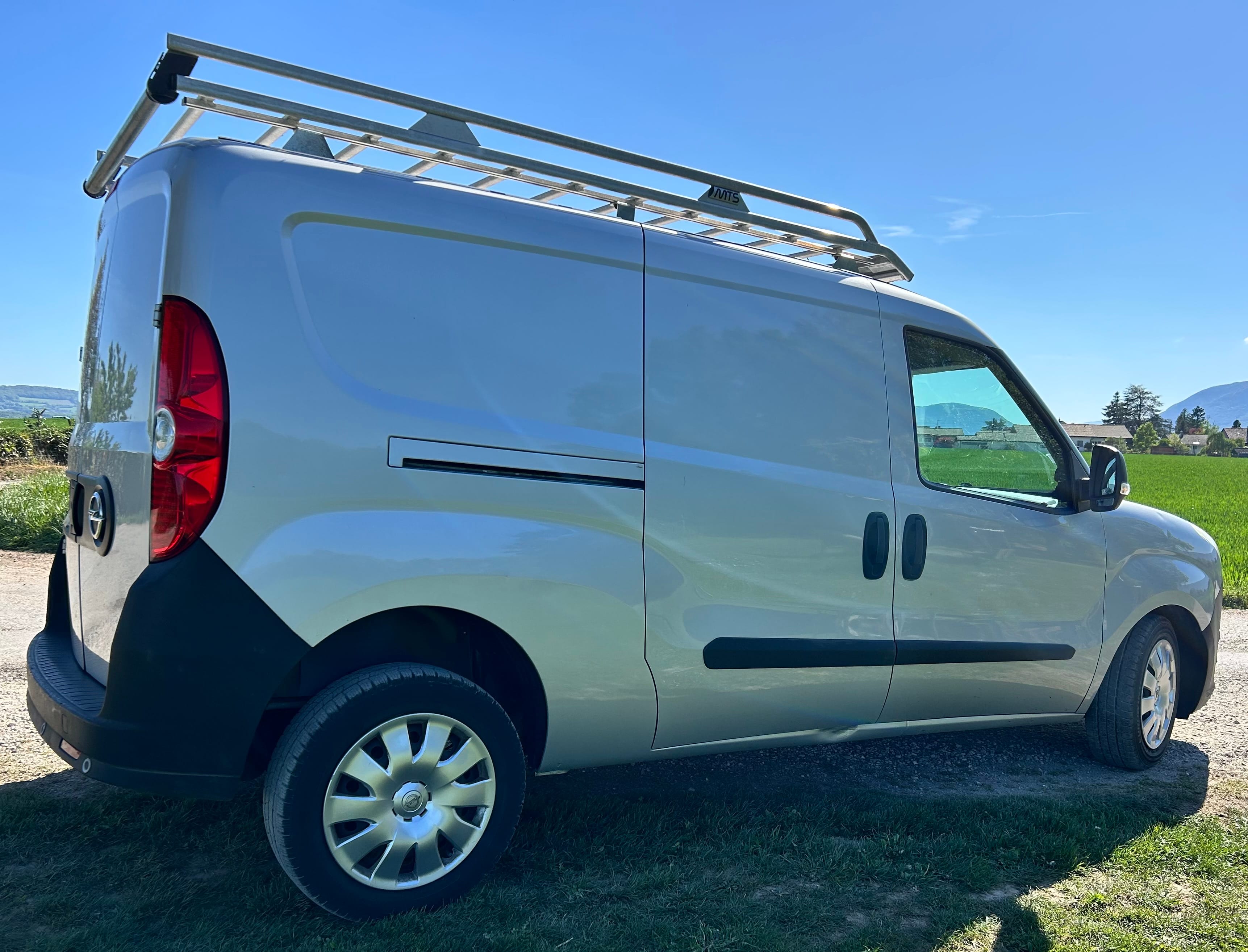 Opel Combo avec Climatisation