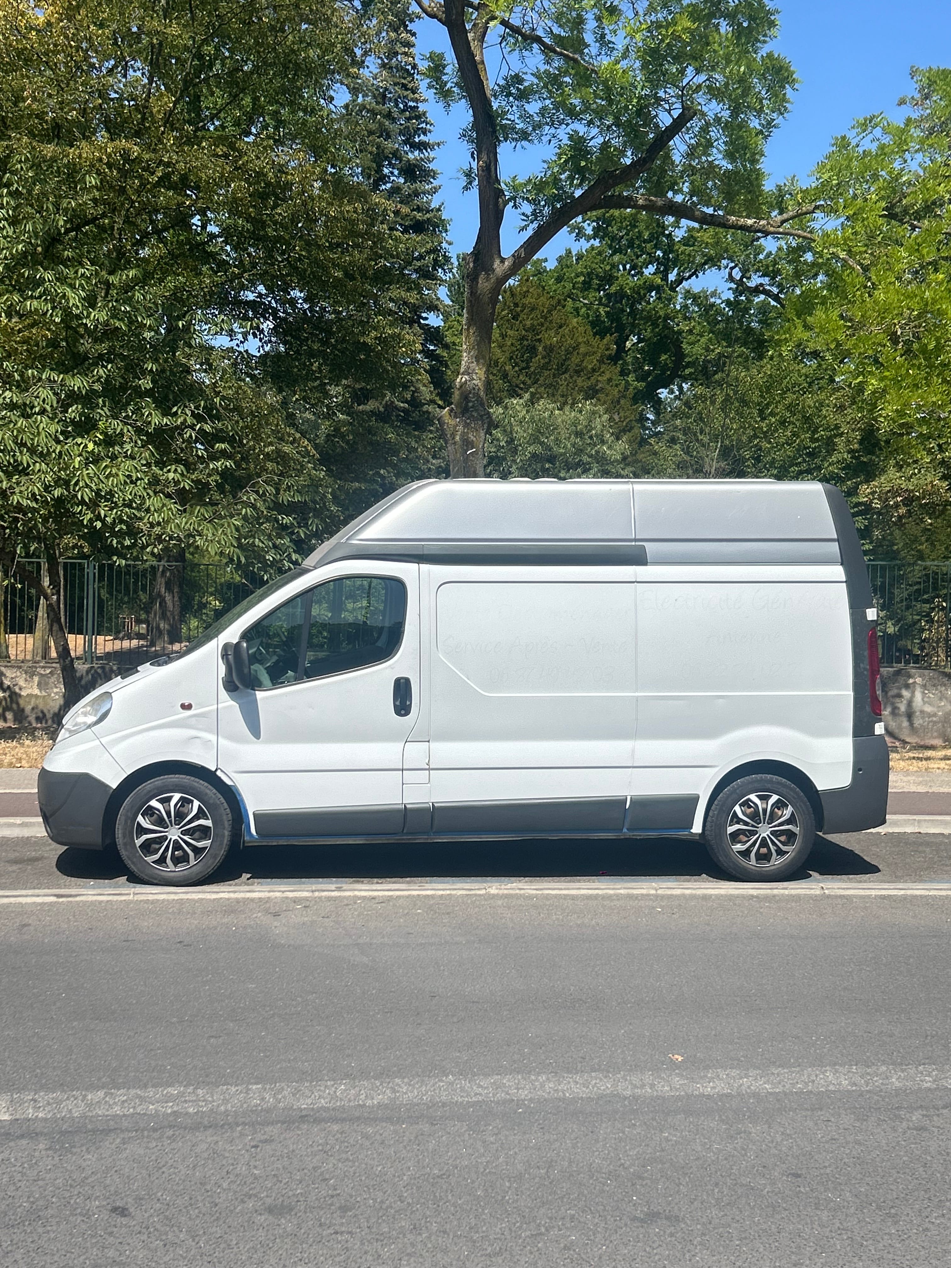 Opel Vivaro L2H2 avec Climatisation