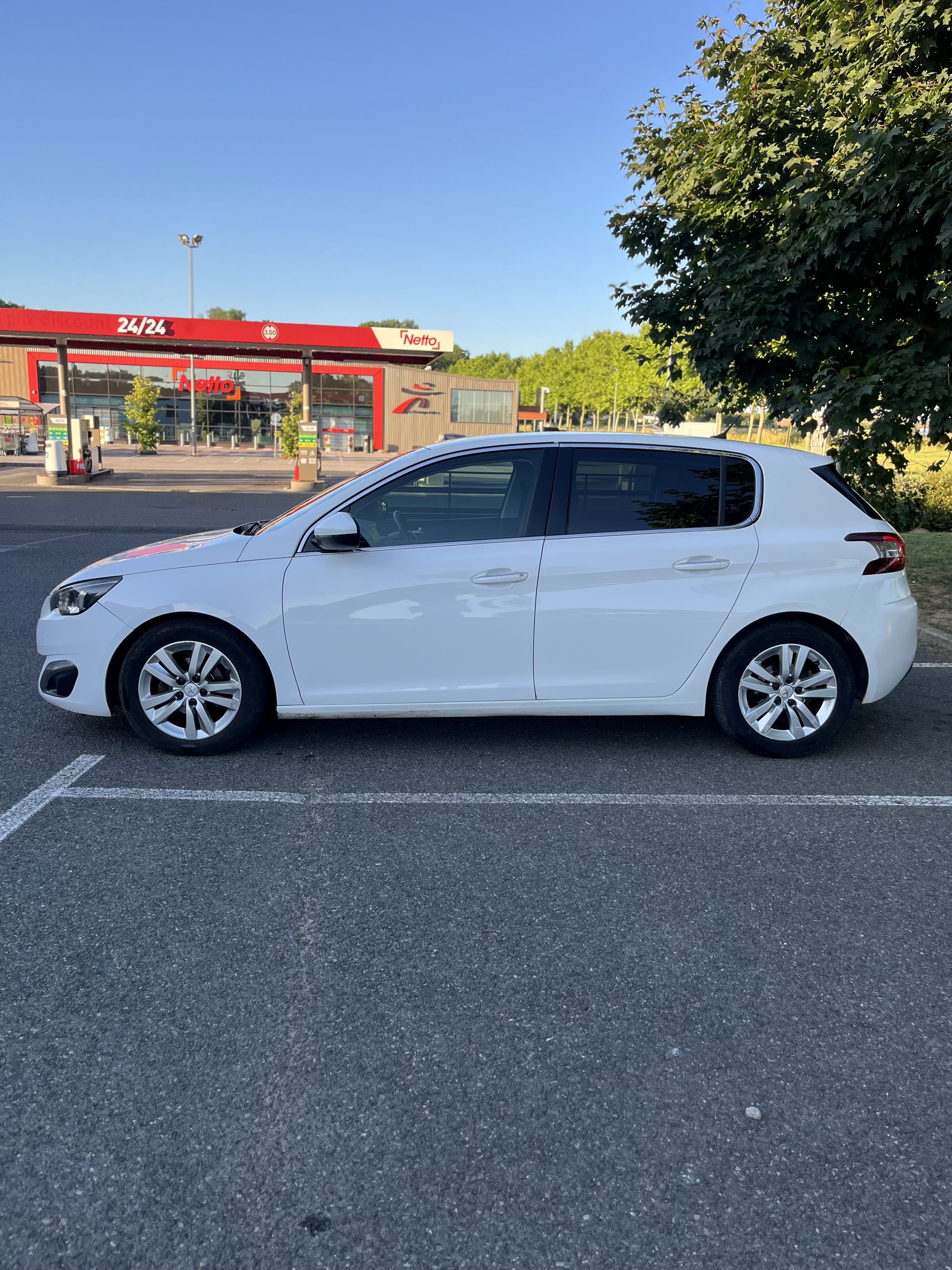 Peugeot 308 avec Entrée audio / iPod