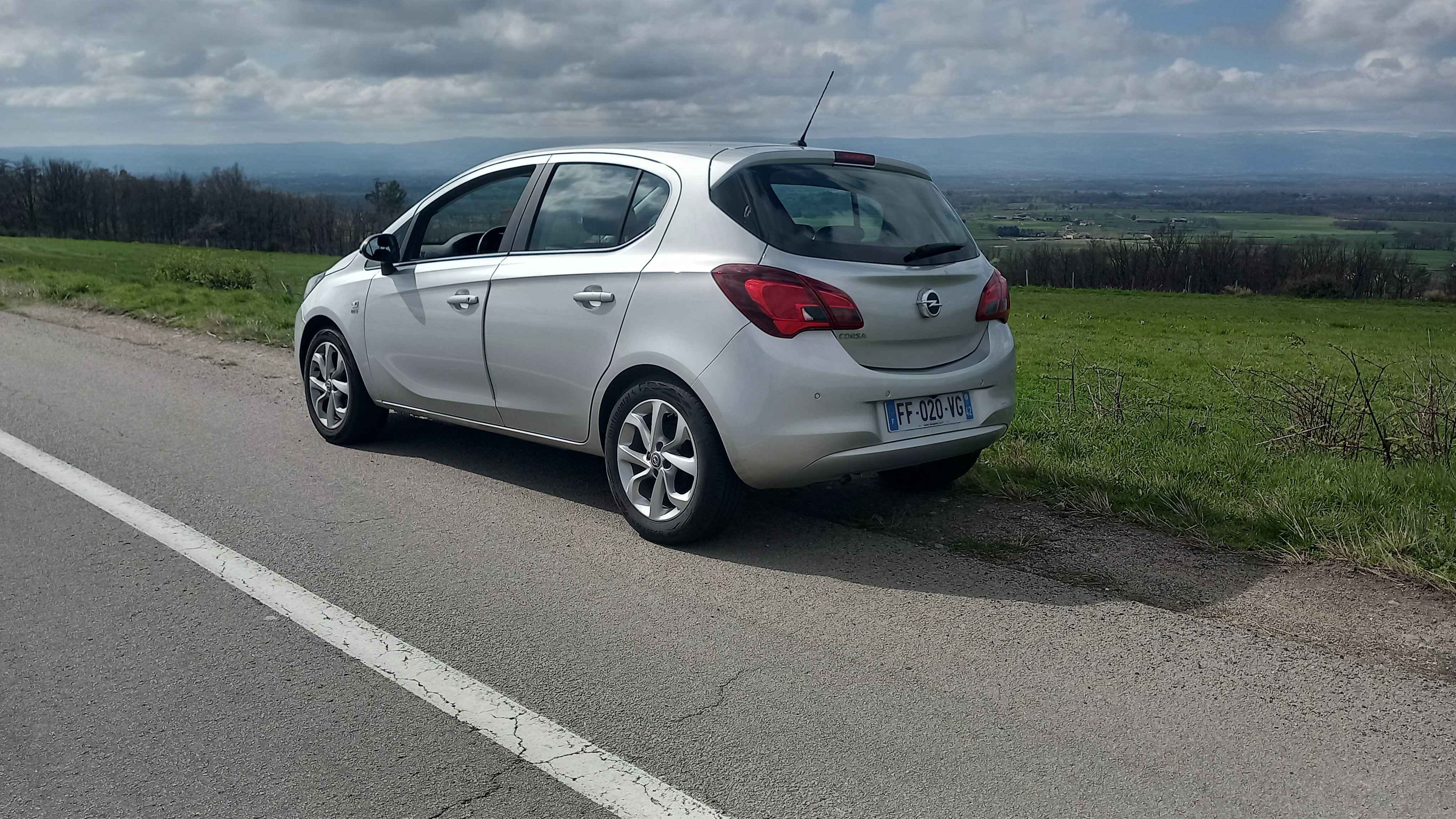 Opel Corsa avec Caméra de recul