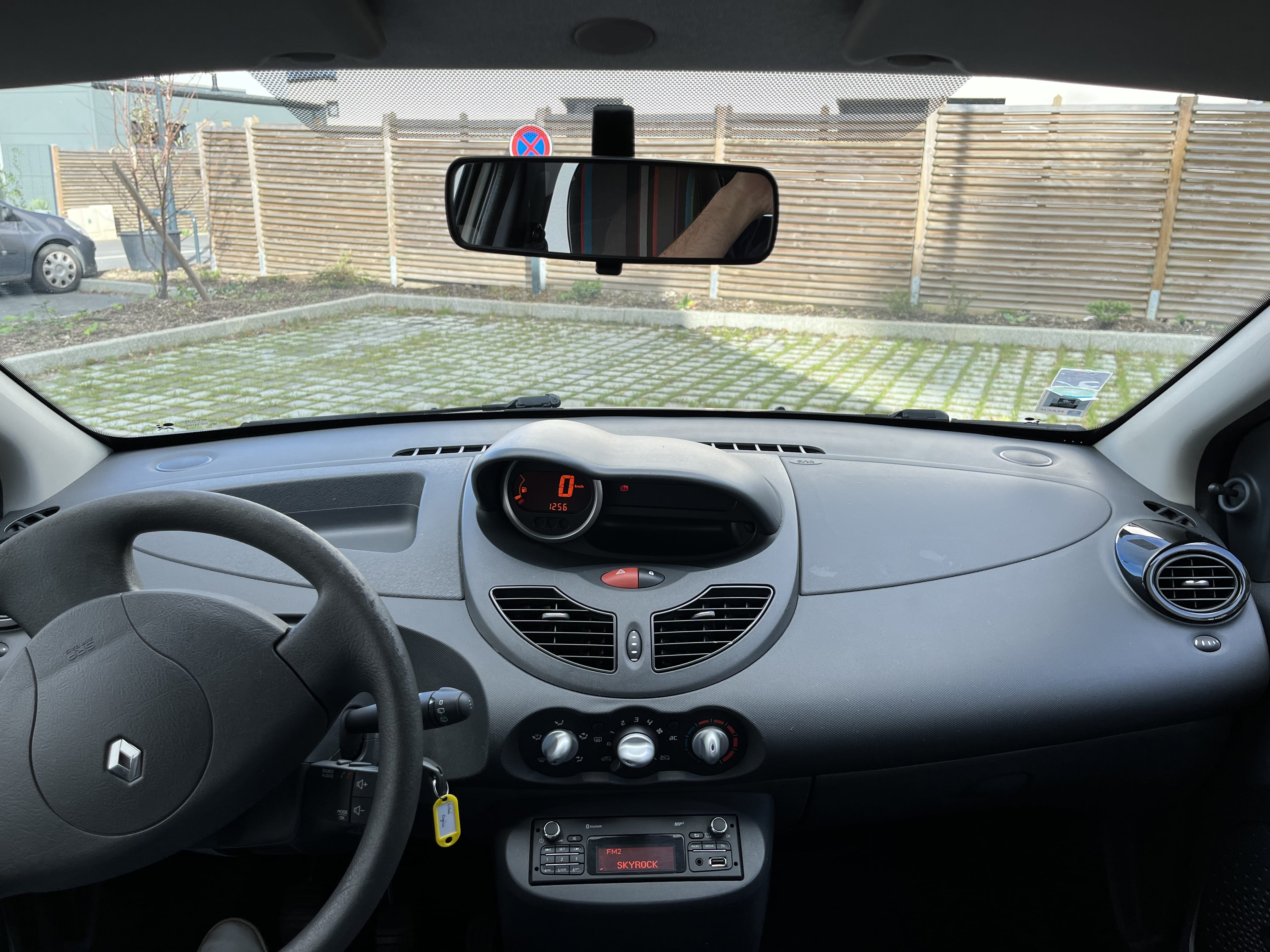 Renault Twingo II with Audio / iPod input