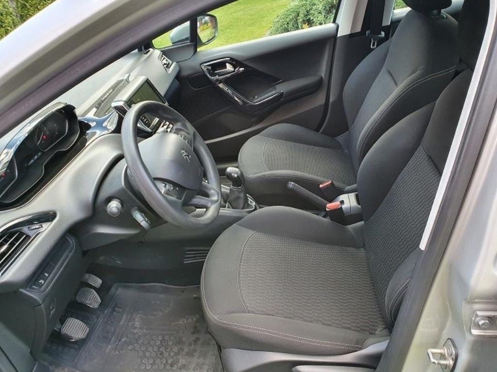 Peugeot 208 avec Entrée audio / iPod