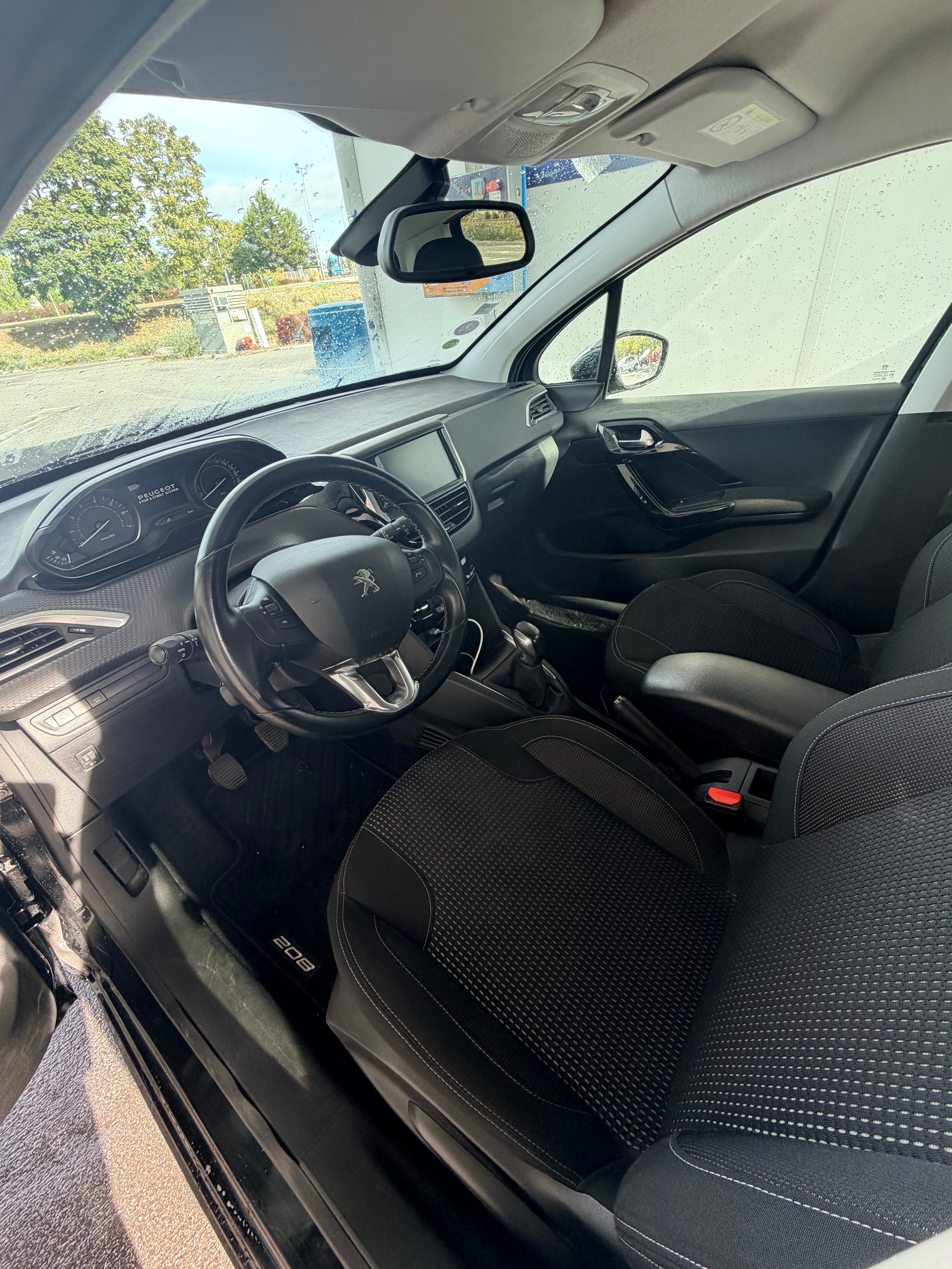 Peugeot 208 avec Climatisation
