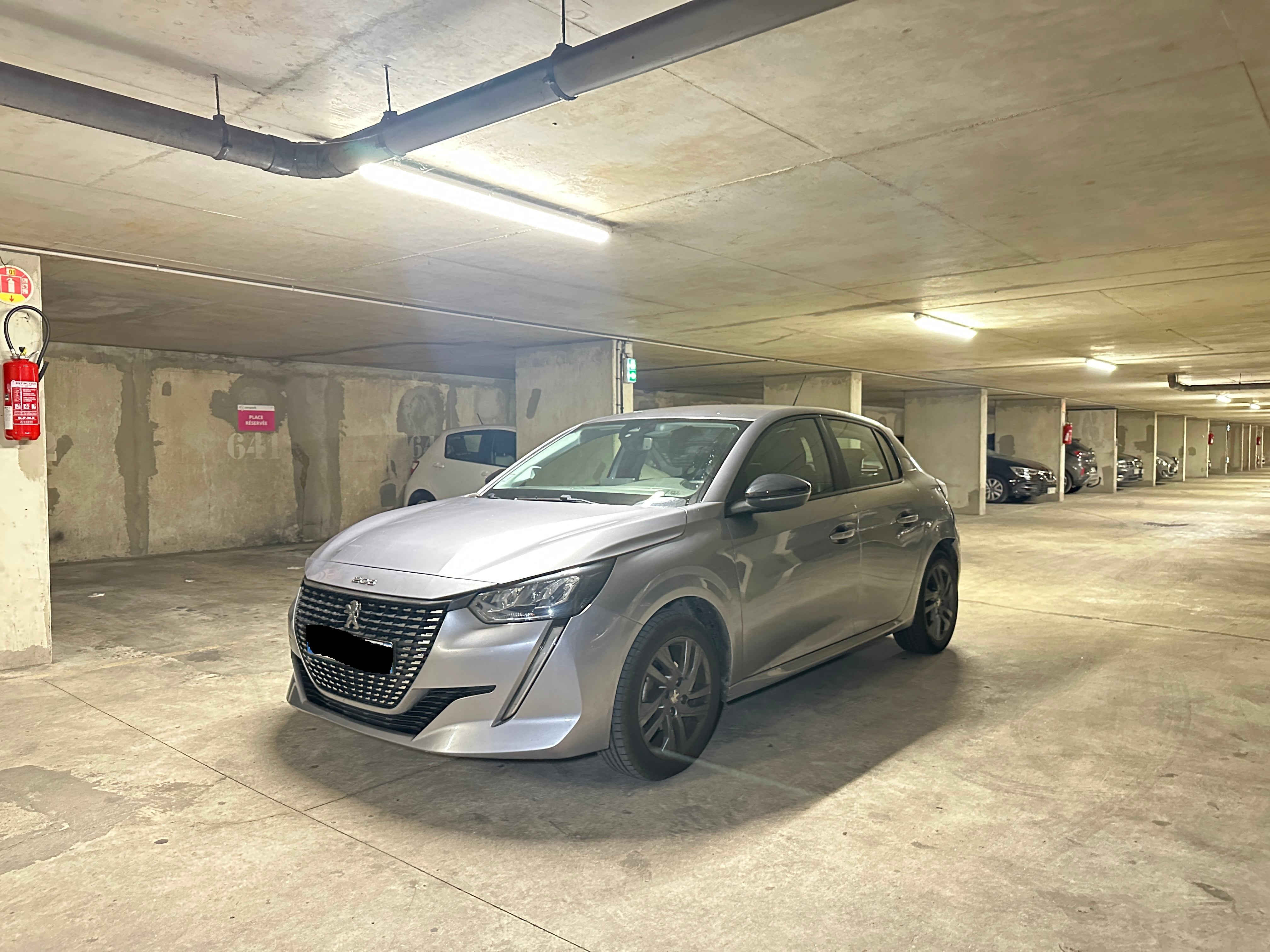 Peugeot 208 GE924 avec GPS