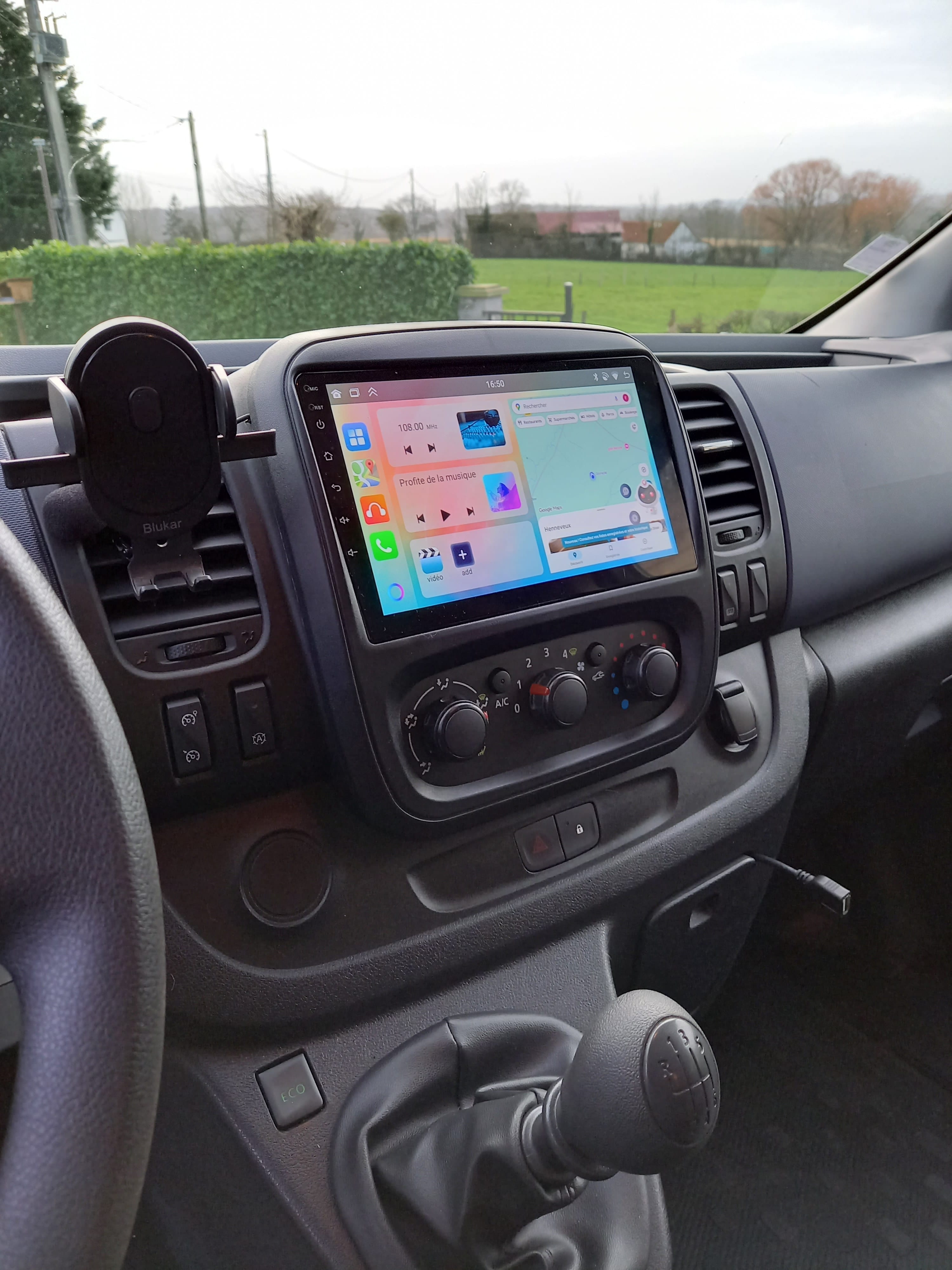 Opel Vivaro Combi avec Pneus neige