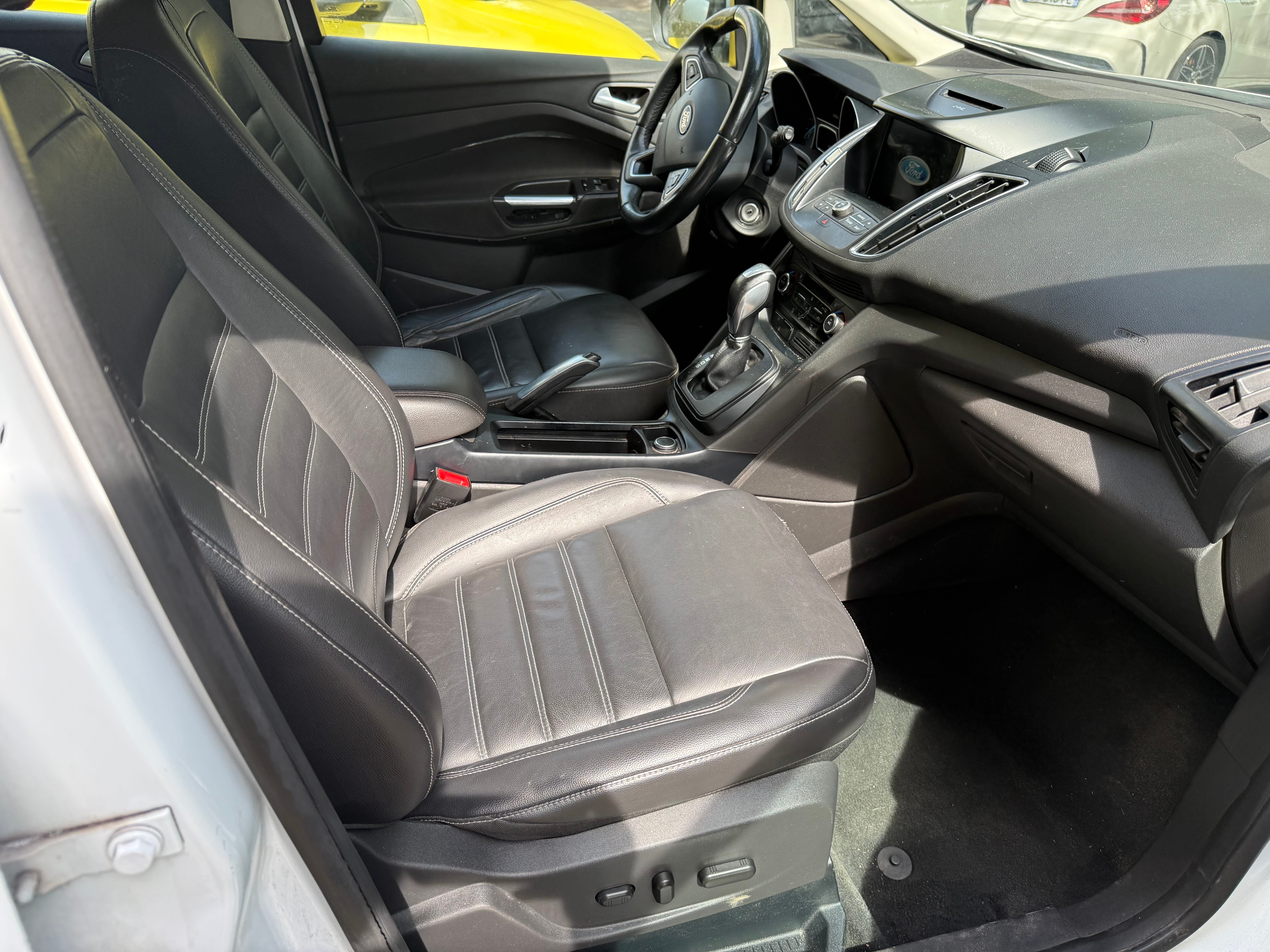 Ford C-Max avec GPS