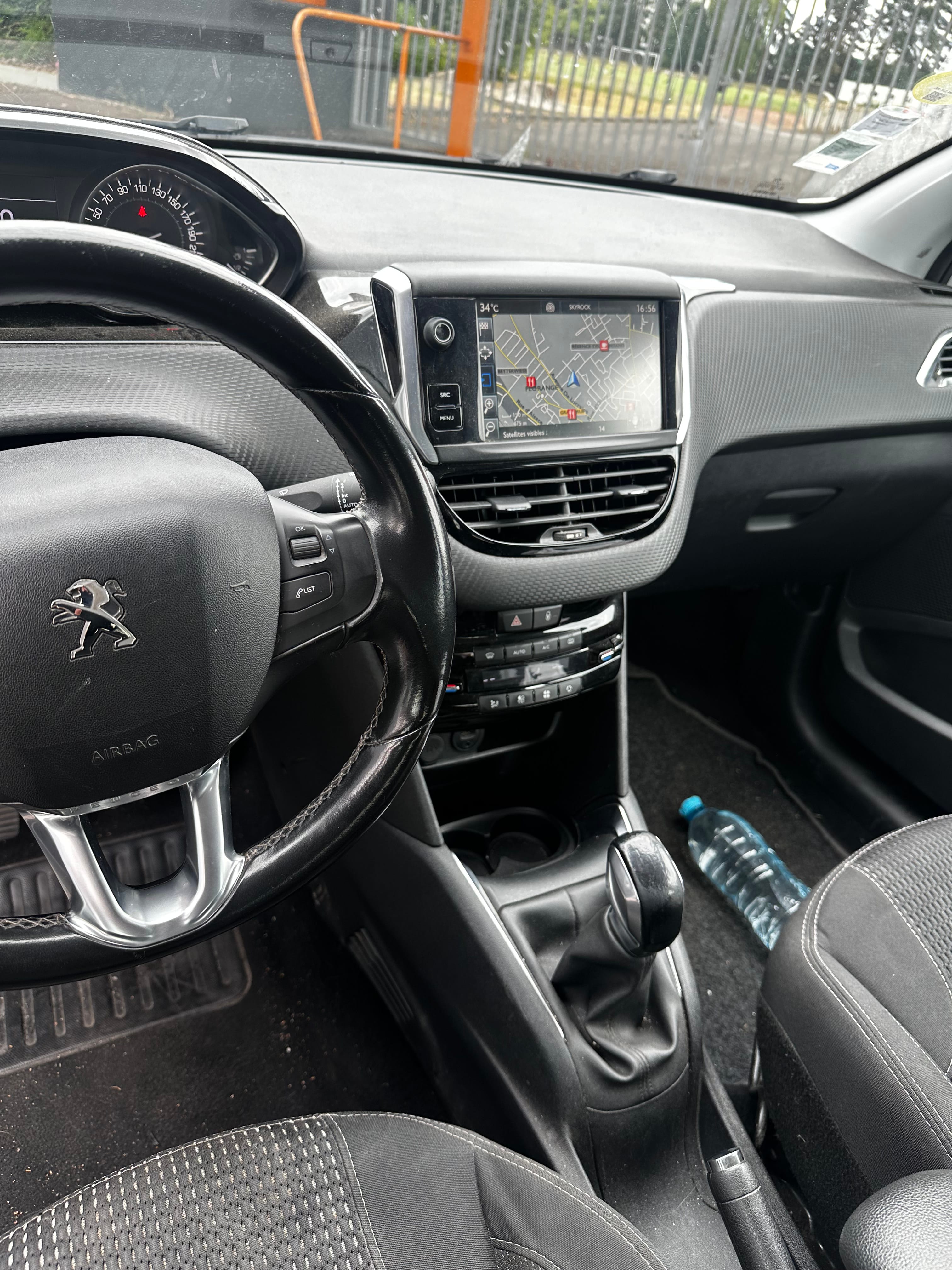 Peugeot 208 avec GPS