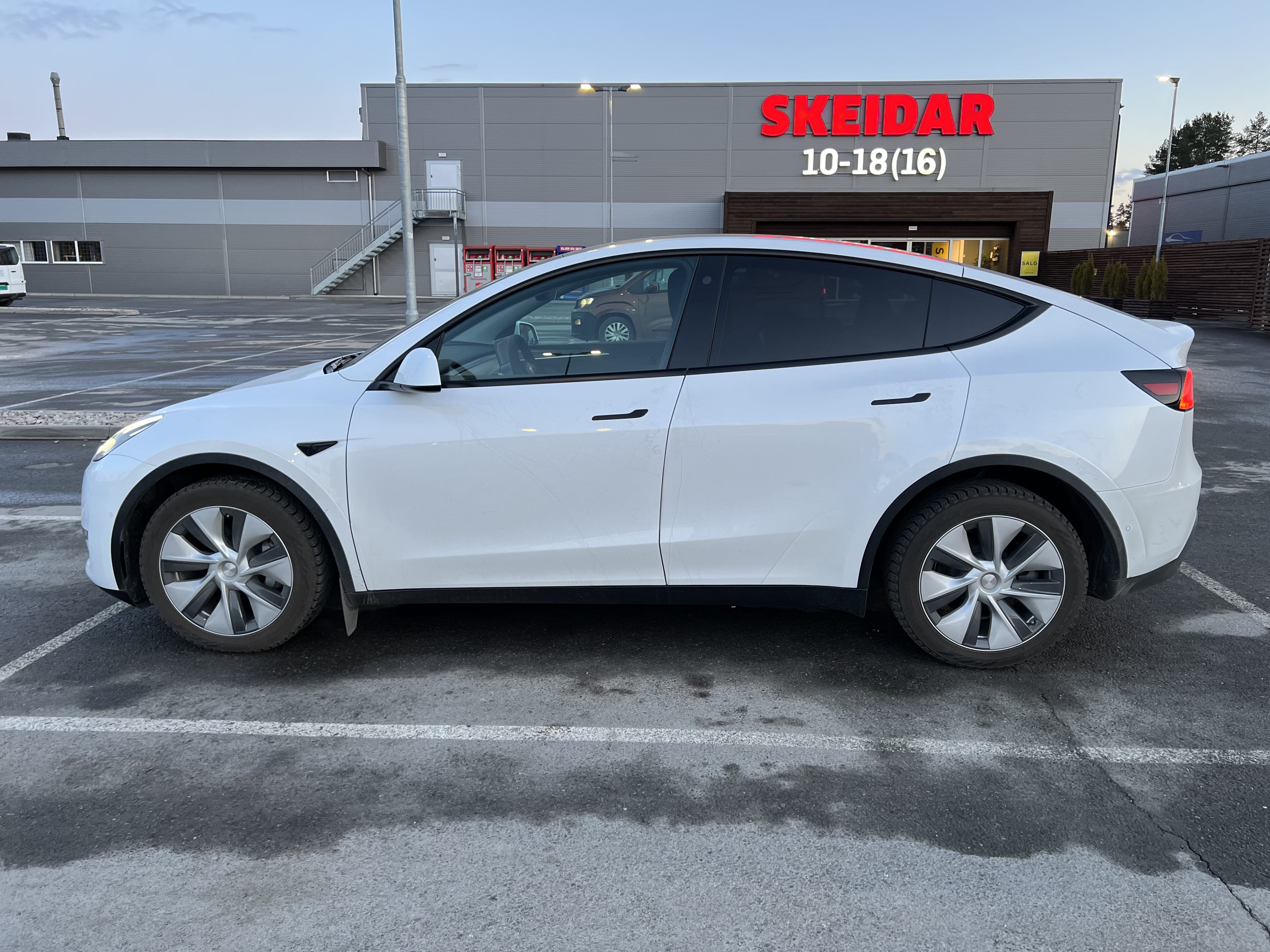 Tesla Model Y med Aircondition