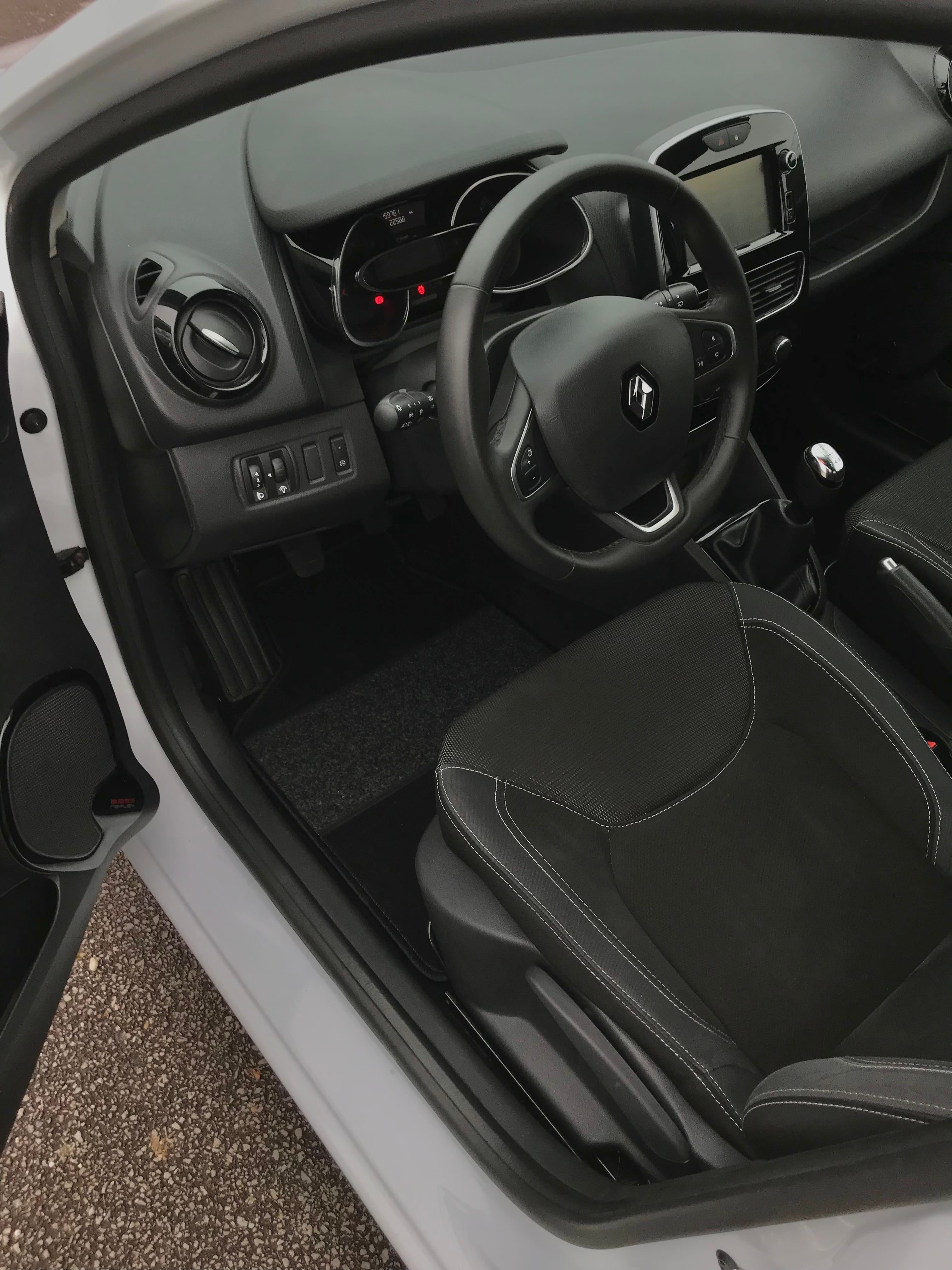 Renault Clio 4 (Noté 5/5*) avec GPS