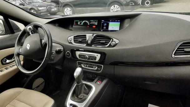 Renault Grand Scenic Accès exclusif dans la Gare de Bordeaux - Louez le Grand Scénic 7 Places – Spacieux avec GPS