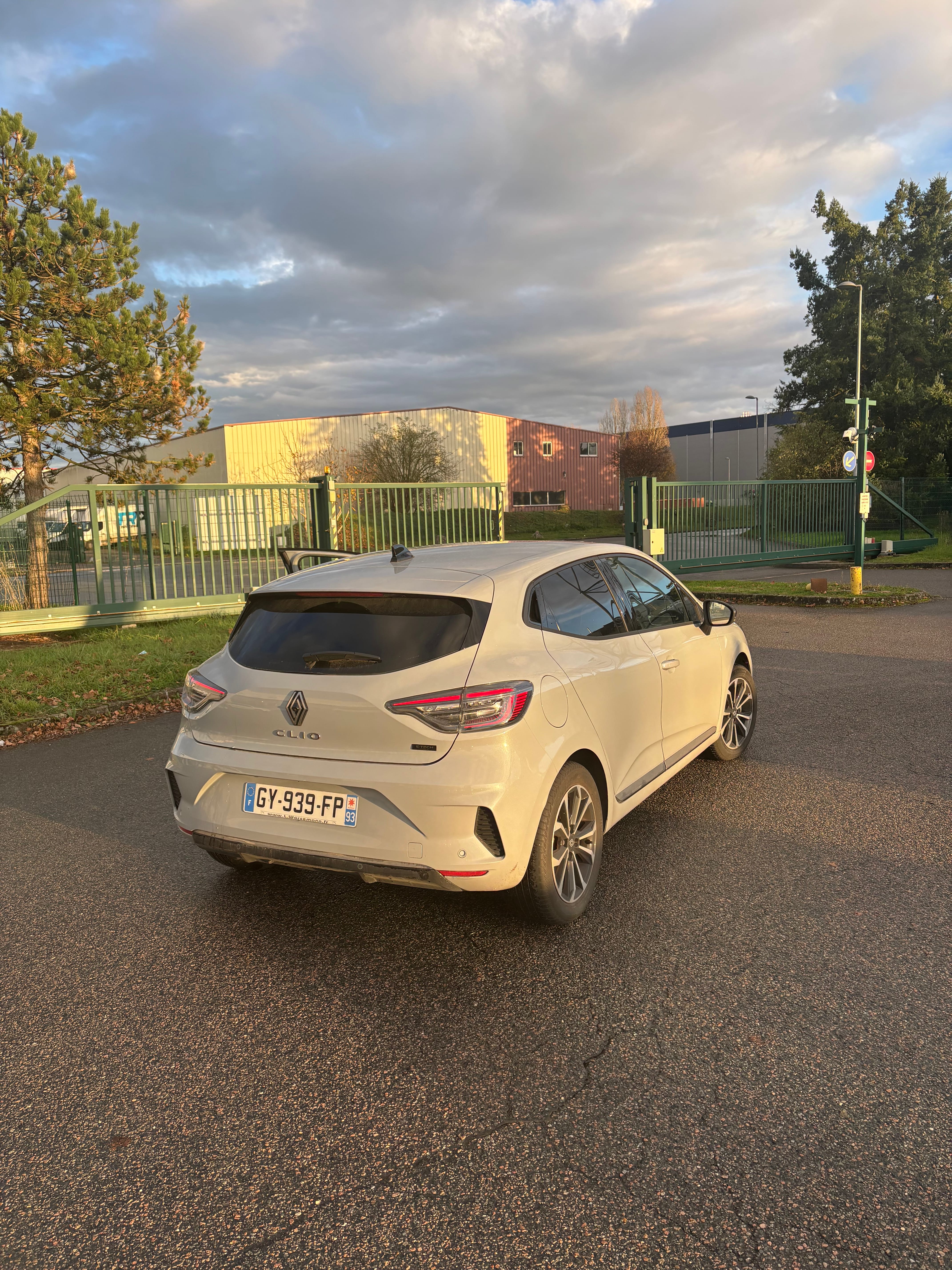 Renault Clio E-tech avec GPS