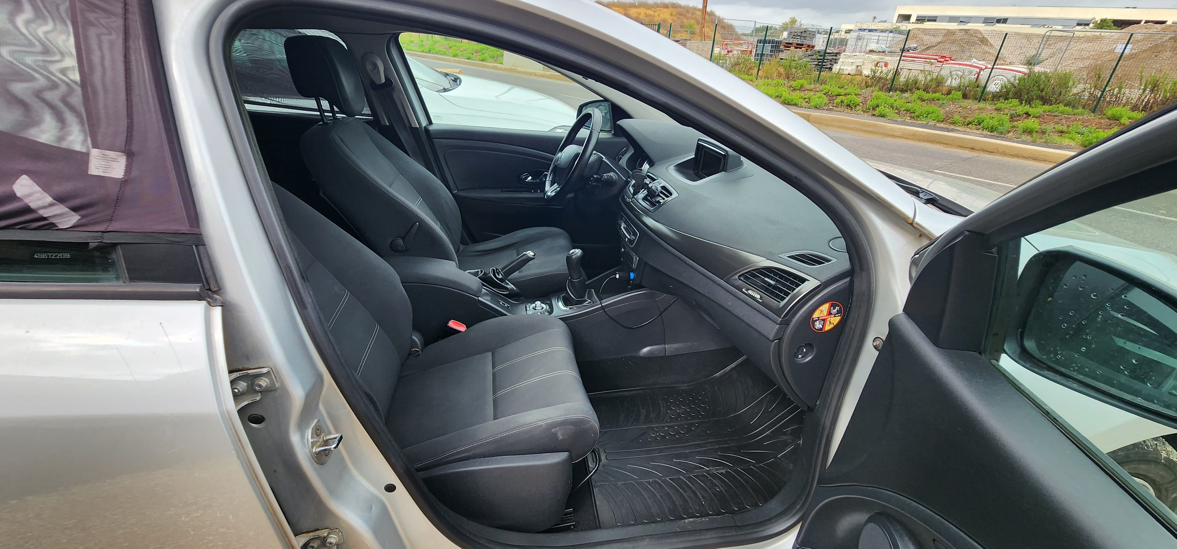 Renault Mégane Estate Disponible de suite répond rapidement