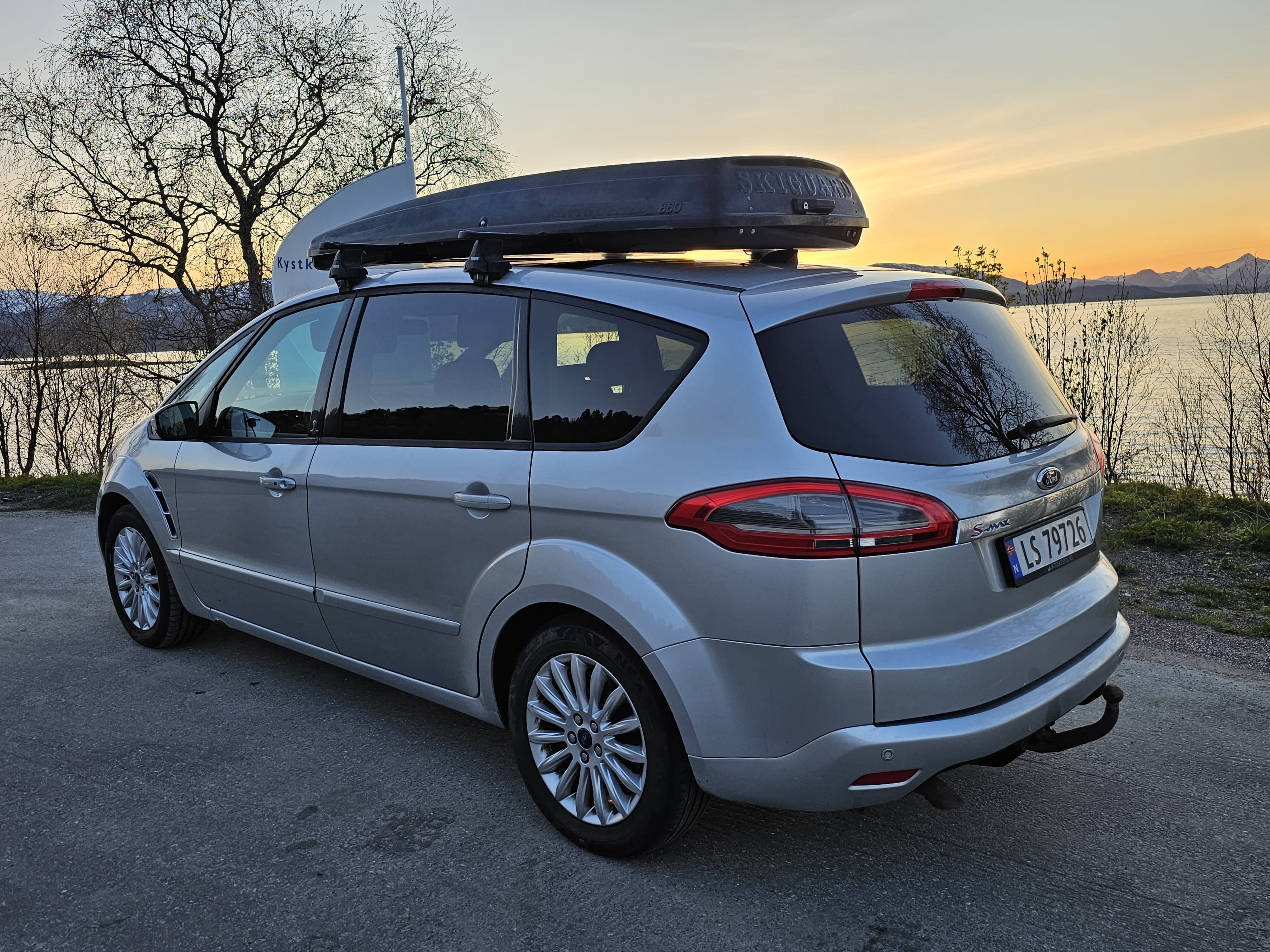 Ford S-Max med Bilradio