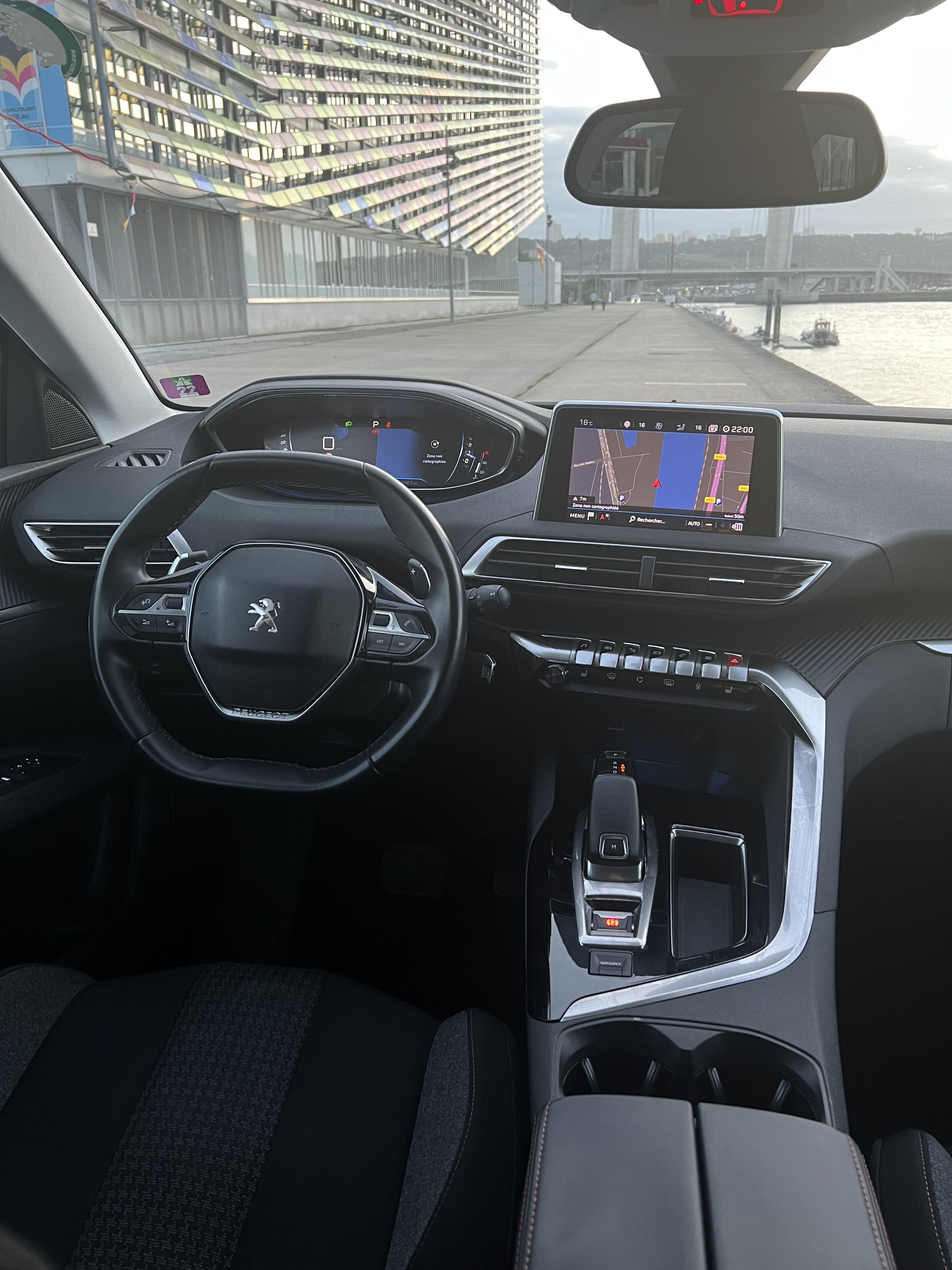 Peugeot 5008 avec GPS